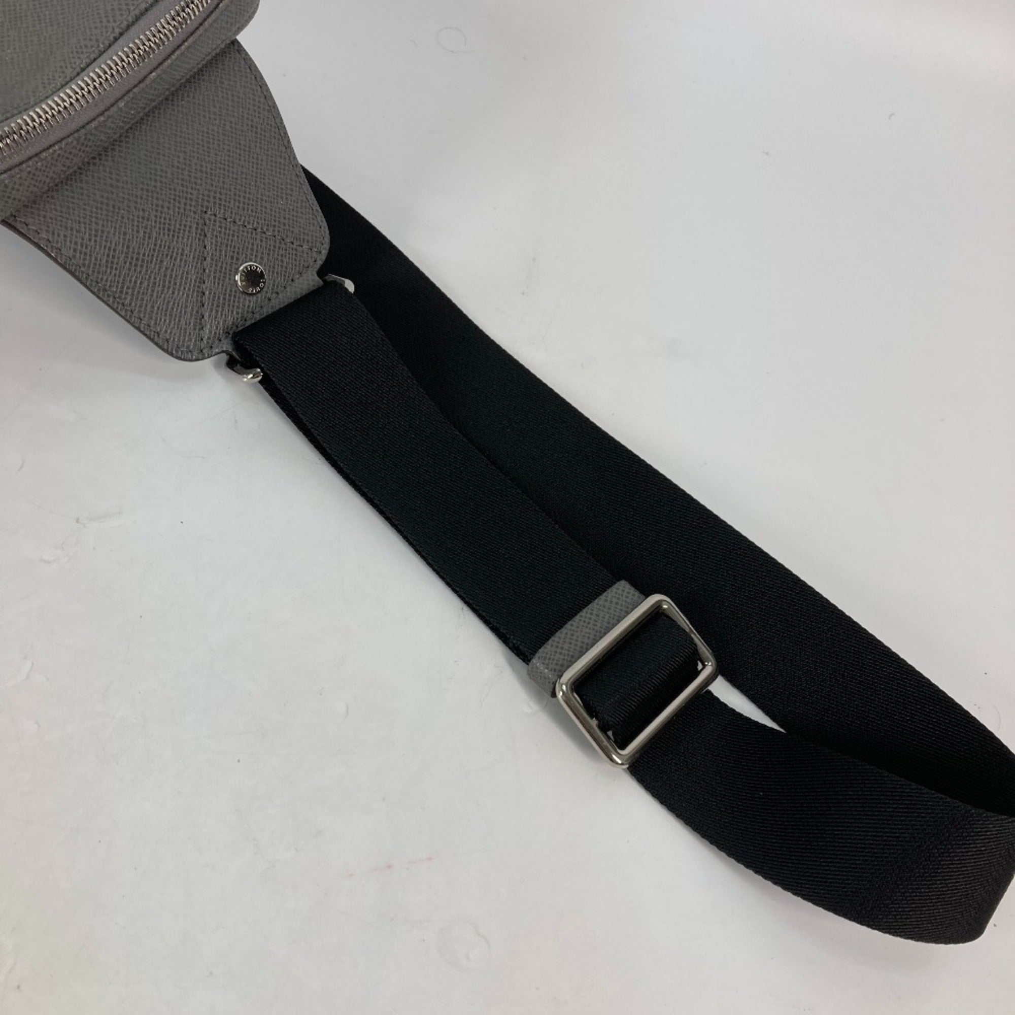 Louis Vuitton Galle Gray Taiga Leather Shoulder Bag Sling Bag (Pre-Owned)