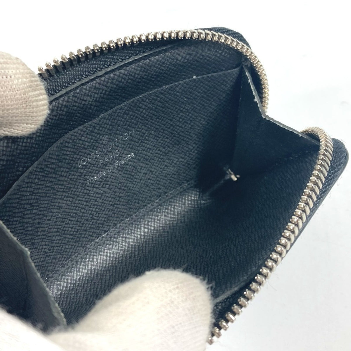 Louis Vuitton Black Taiga Leather Coin Purse/Coin Case (Pre-Owned)