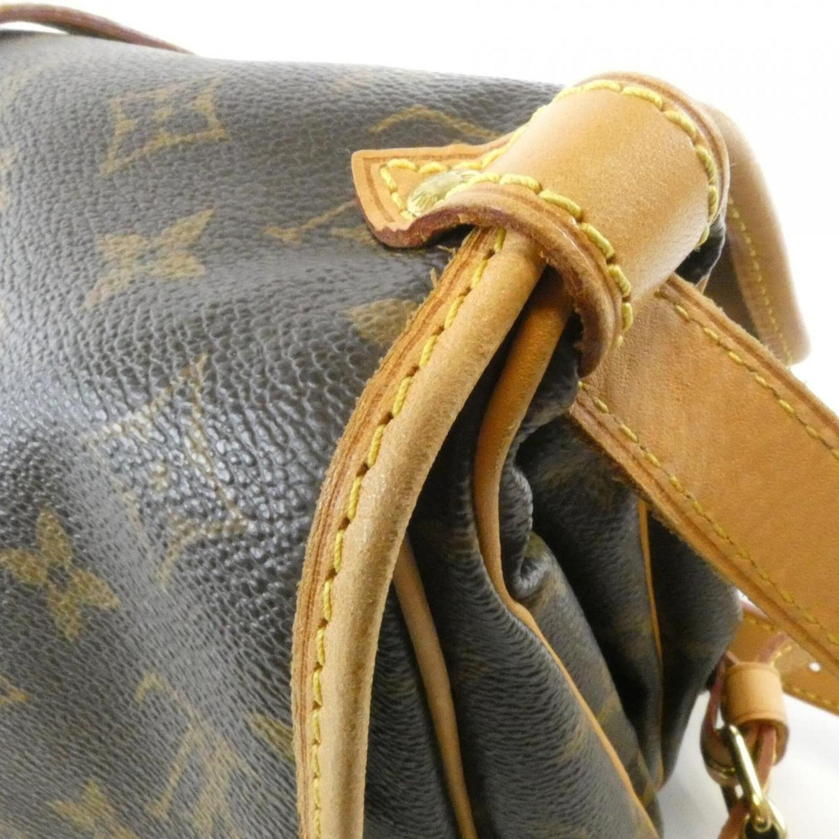 Louis Vuitton Marron Coated Canvas Shoulder Bag (Pre-Owned)