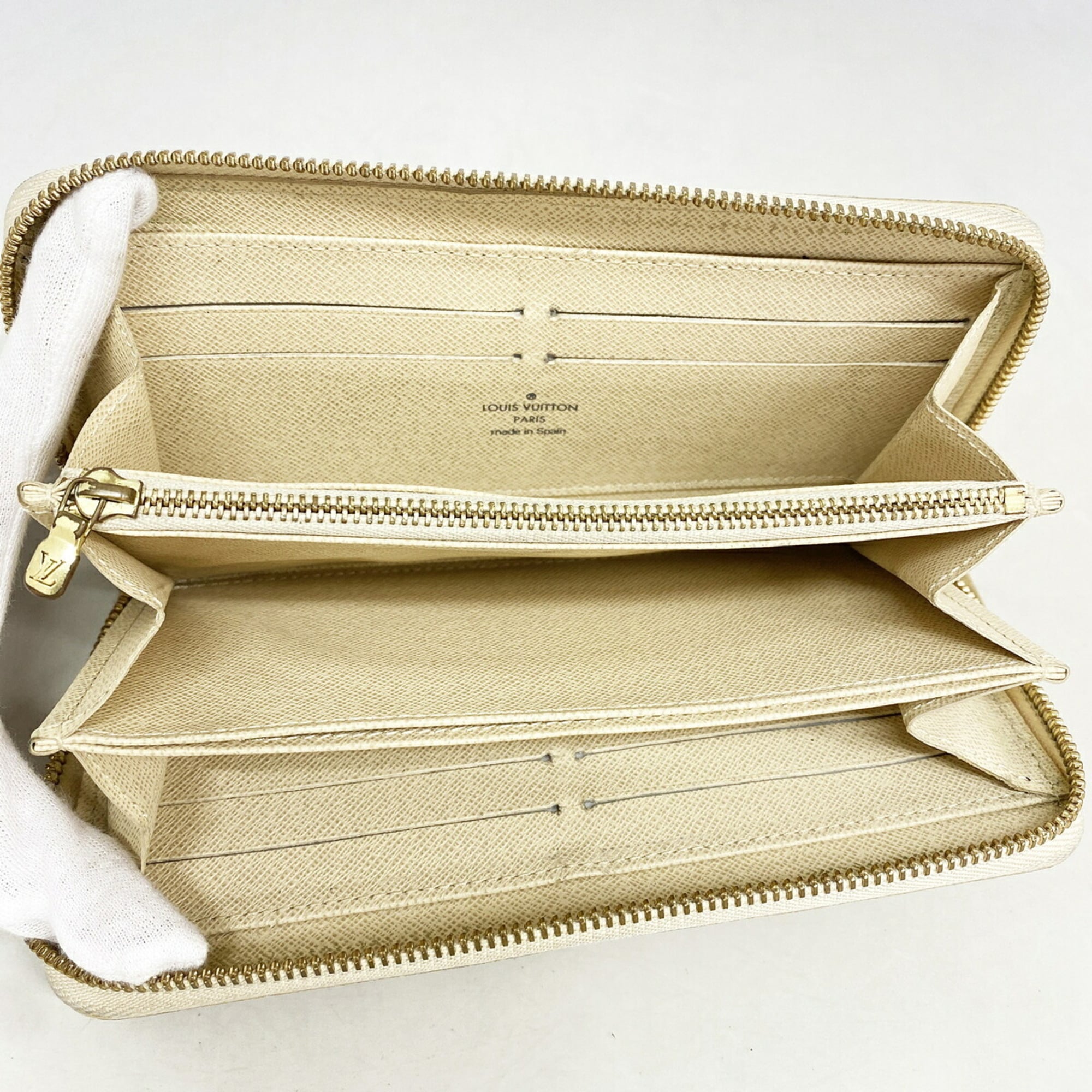 Louis Vuitton White Long Wallet (Bi-Fold) (Pre-Owned)