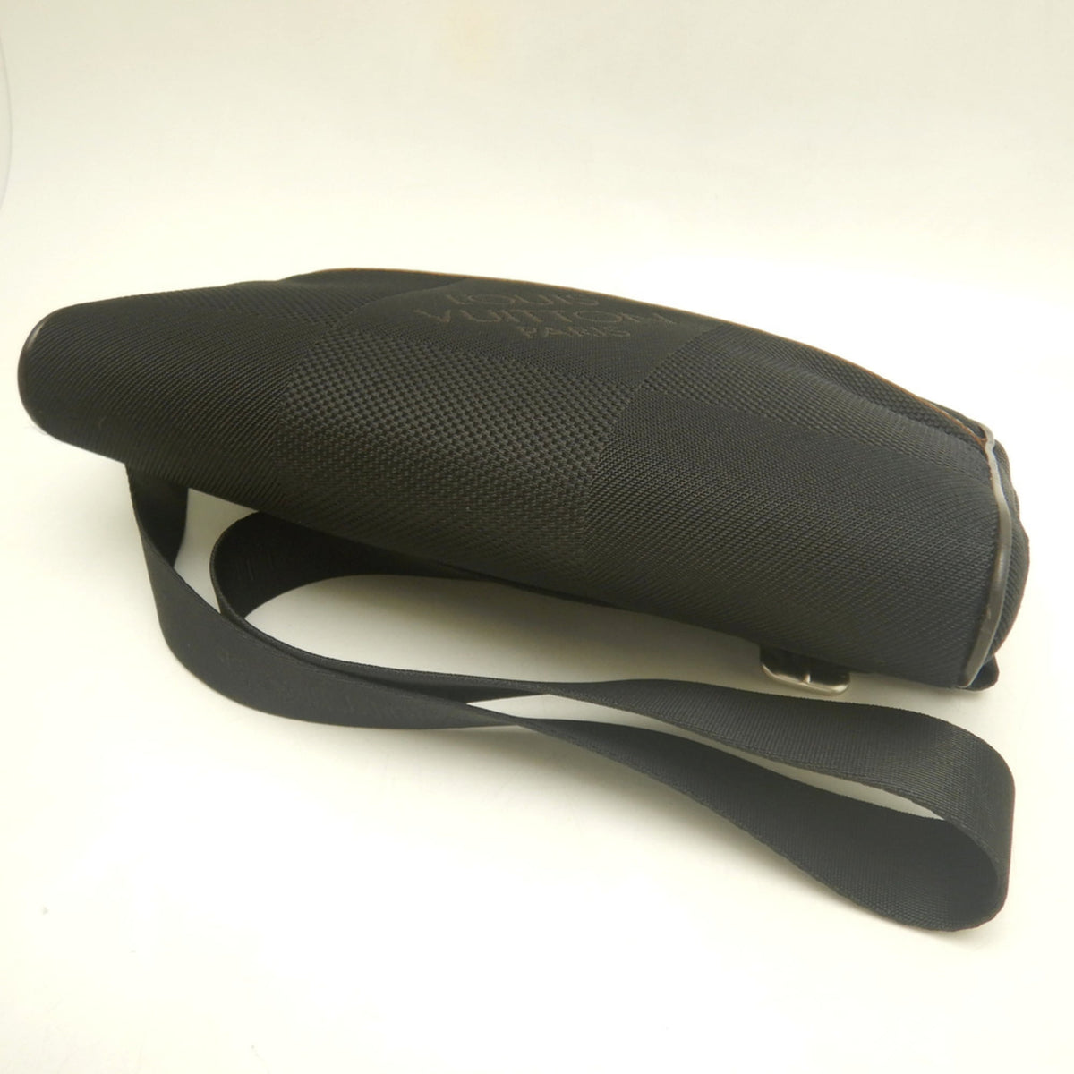 Louis Vuitton Noir Damier Geant Sling Bag (Pre-Owned)