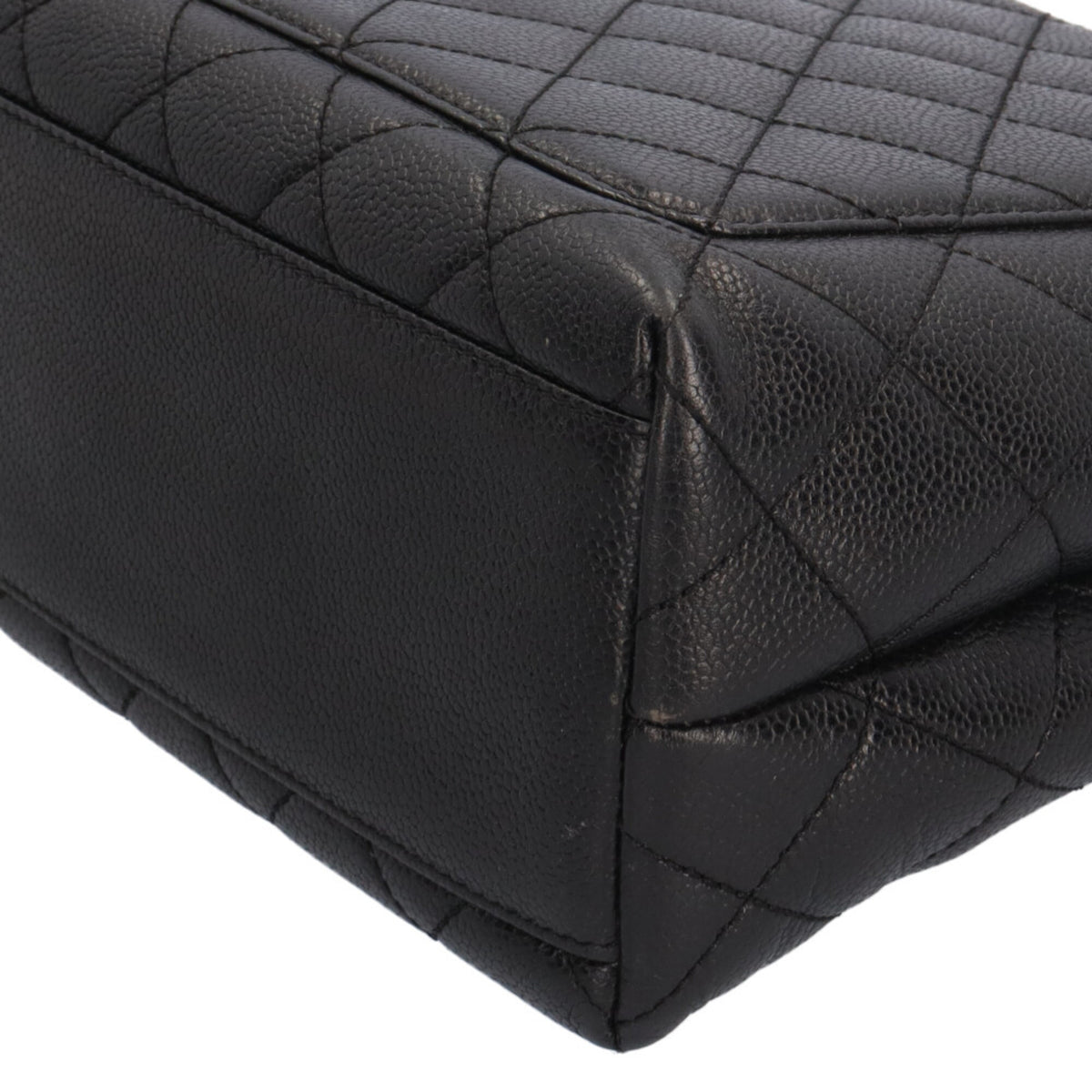 Chanel Matelasse Black Grained Calfskin Handbag (Pre-Owned)