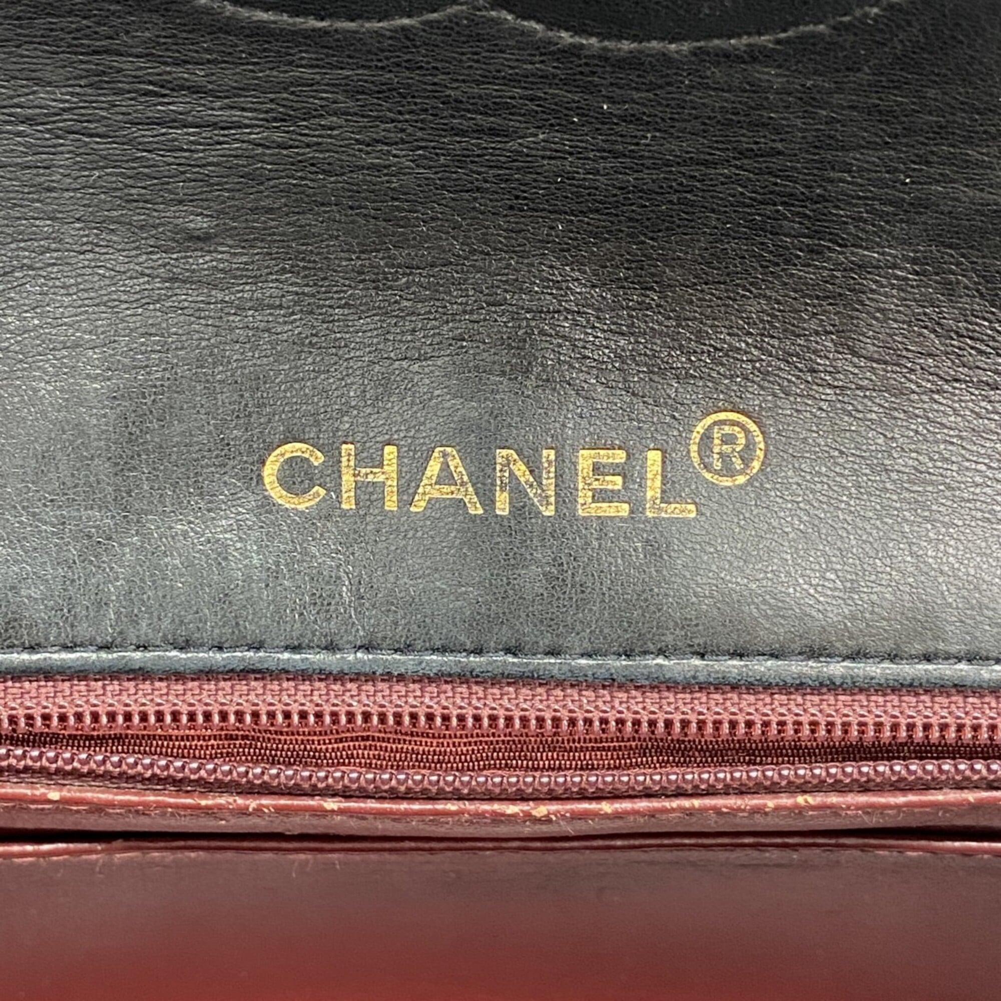 Chanel Black Leather Shoulder Bag (Pre-Owned)