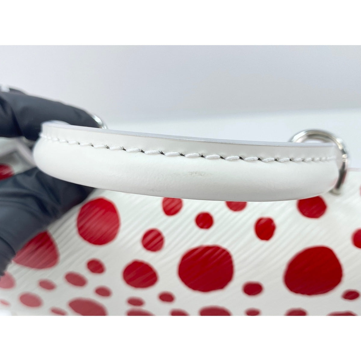 Louis Vuitton White Handbag (Pre-Owned)