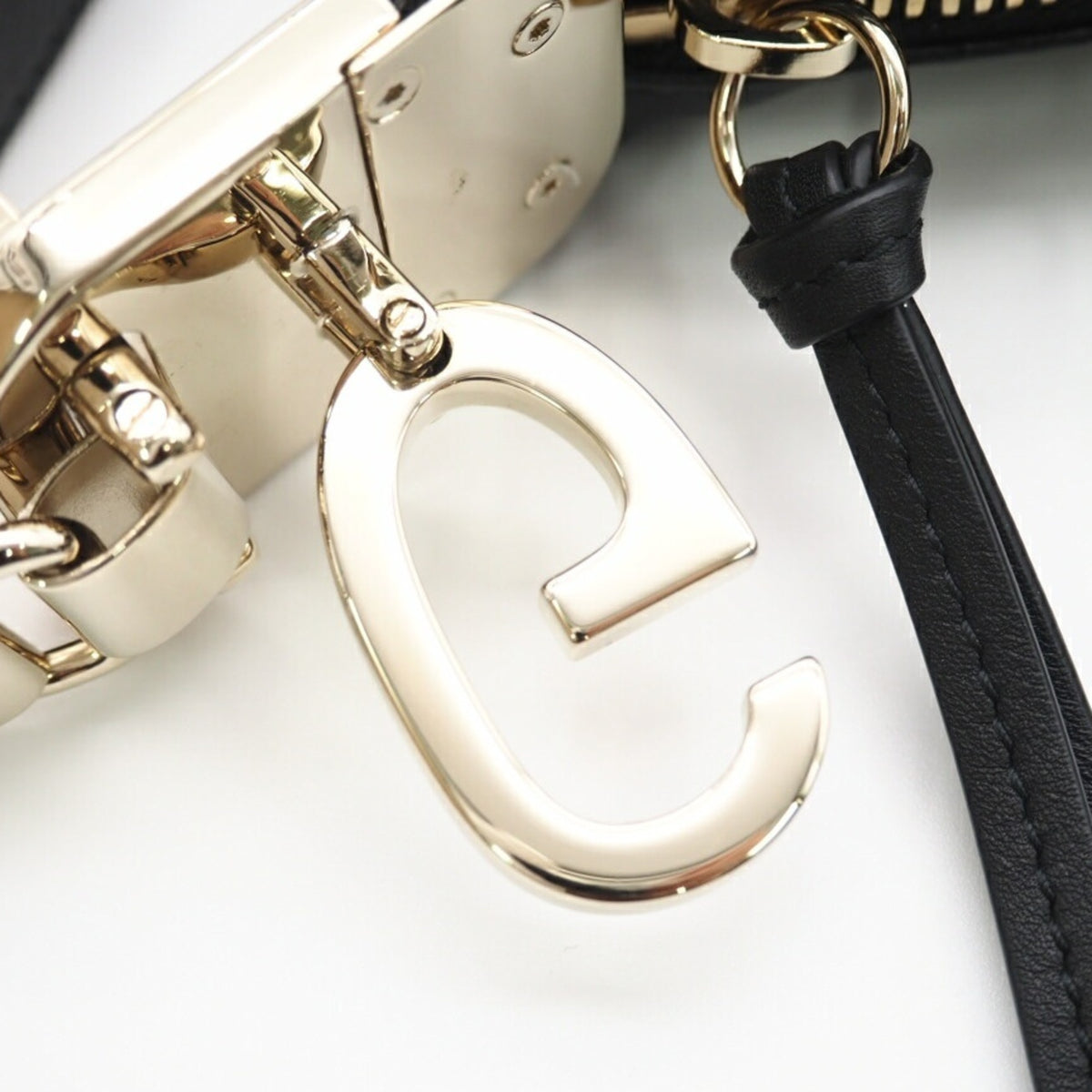 Gucci Black Leather Shoulder Bag (Pre-Owned)