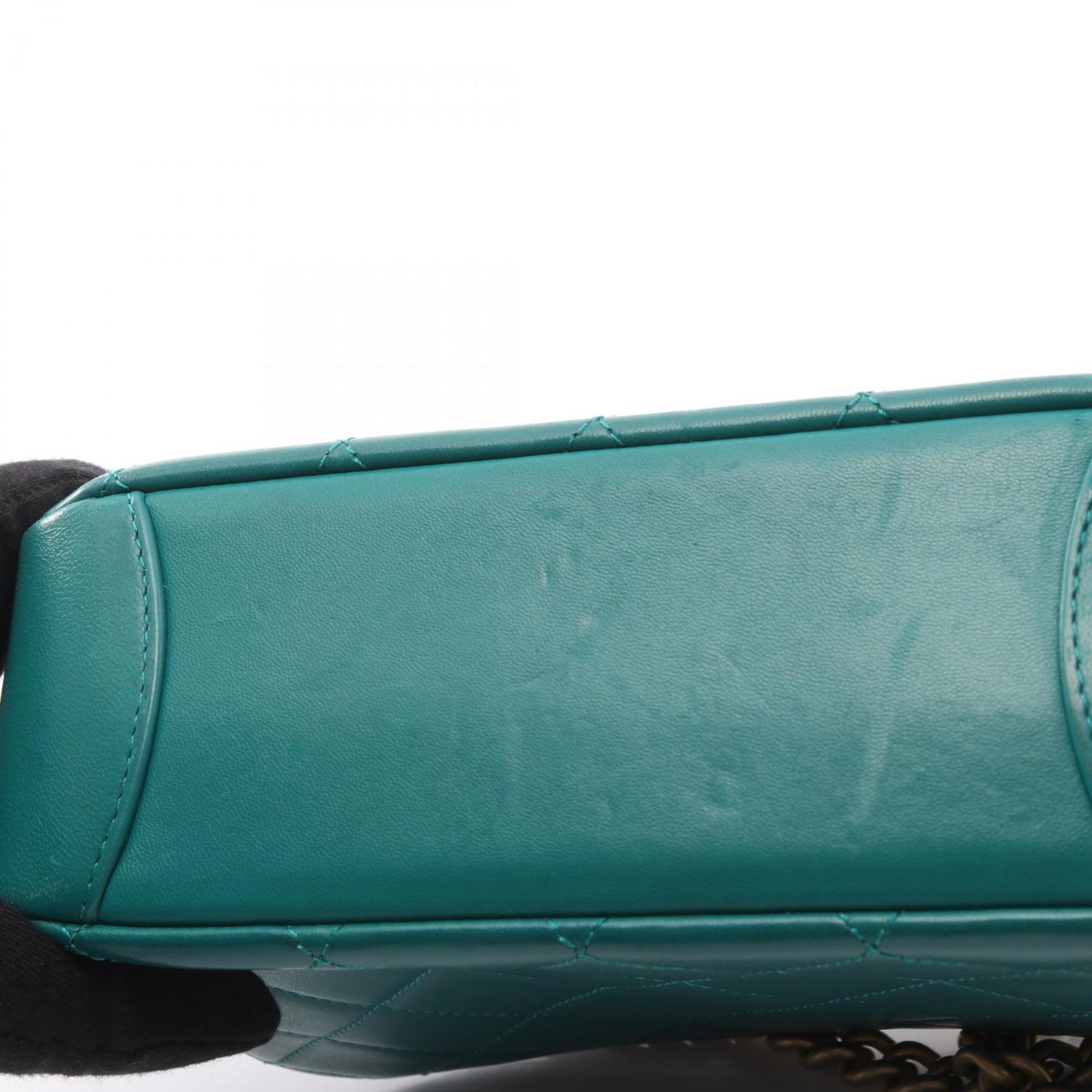Chanel Green Leather Shoulder Bag (Pre-Owned)