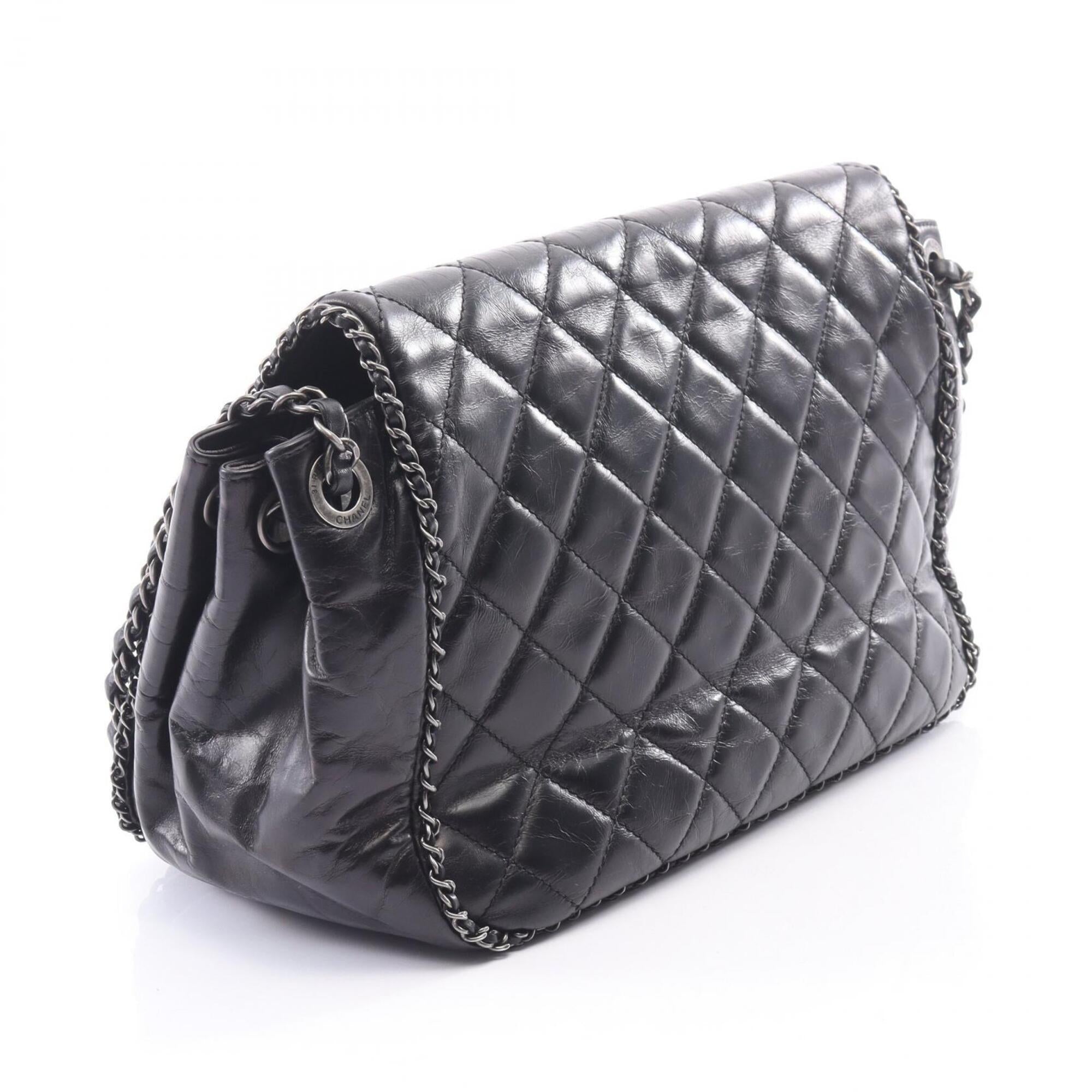 Chanel Black Leather Handbag Shoulder Bag (Pre-Owned)