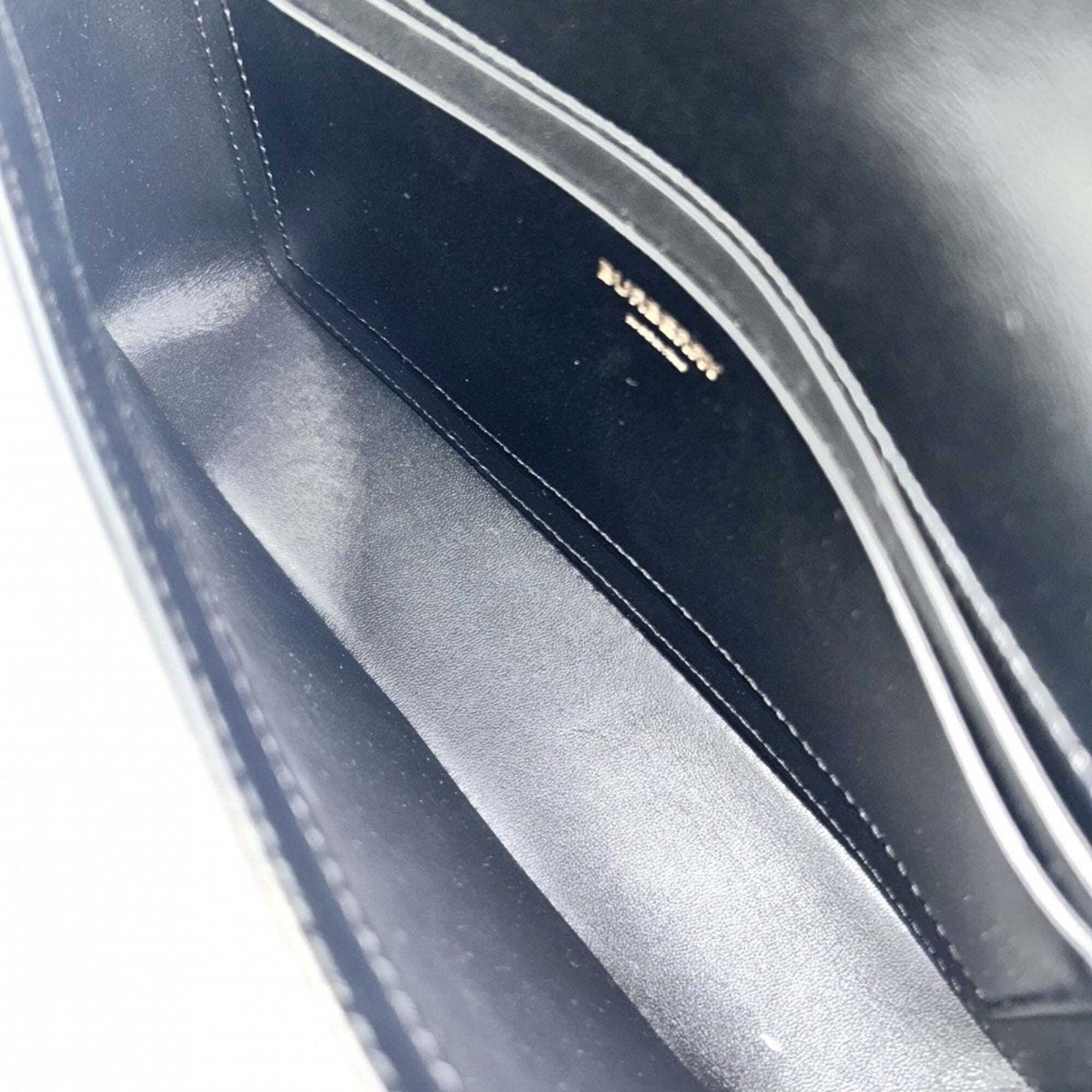 Burberry Black Leather Shoulder Bag (Pre-Owned)