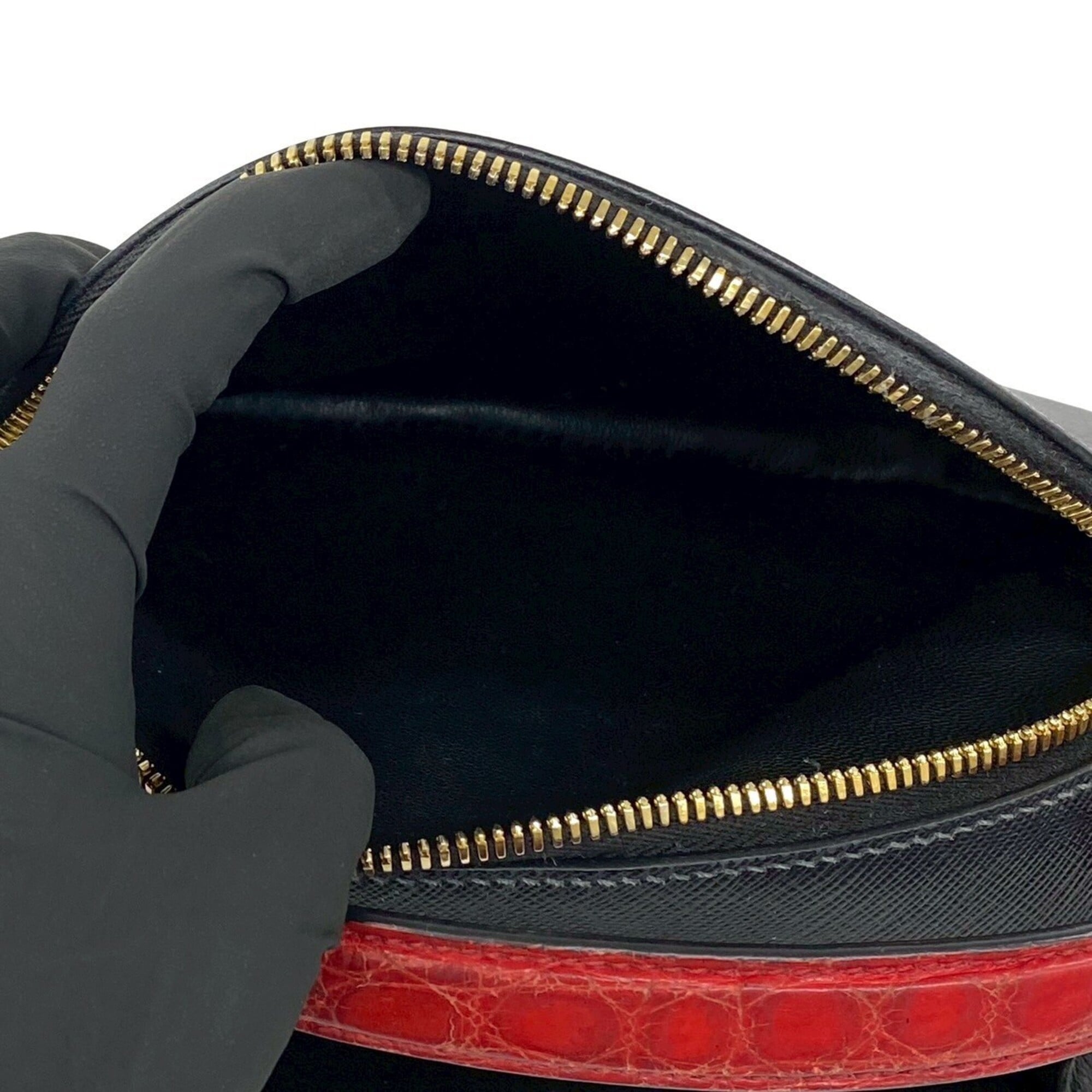Prada Black Red Color Leather Shoulder Bag (Pre-Owned)