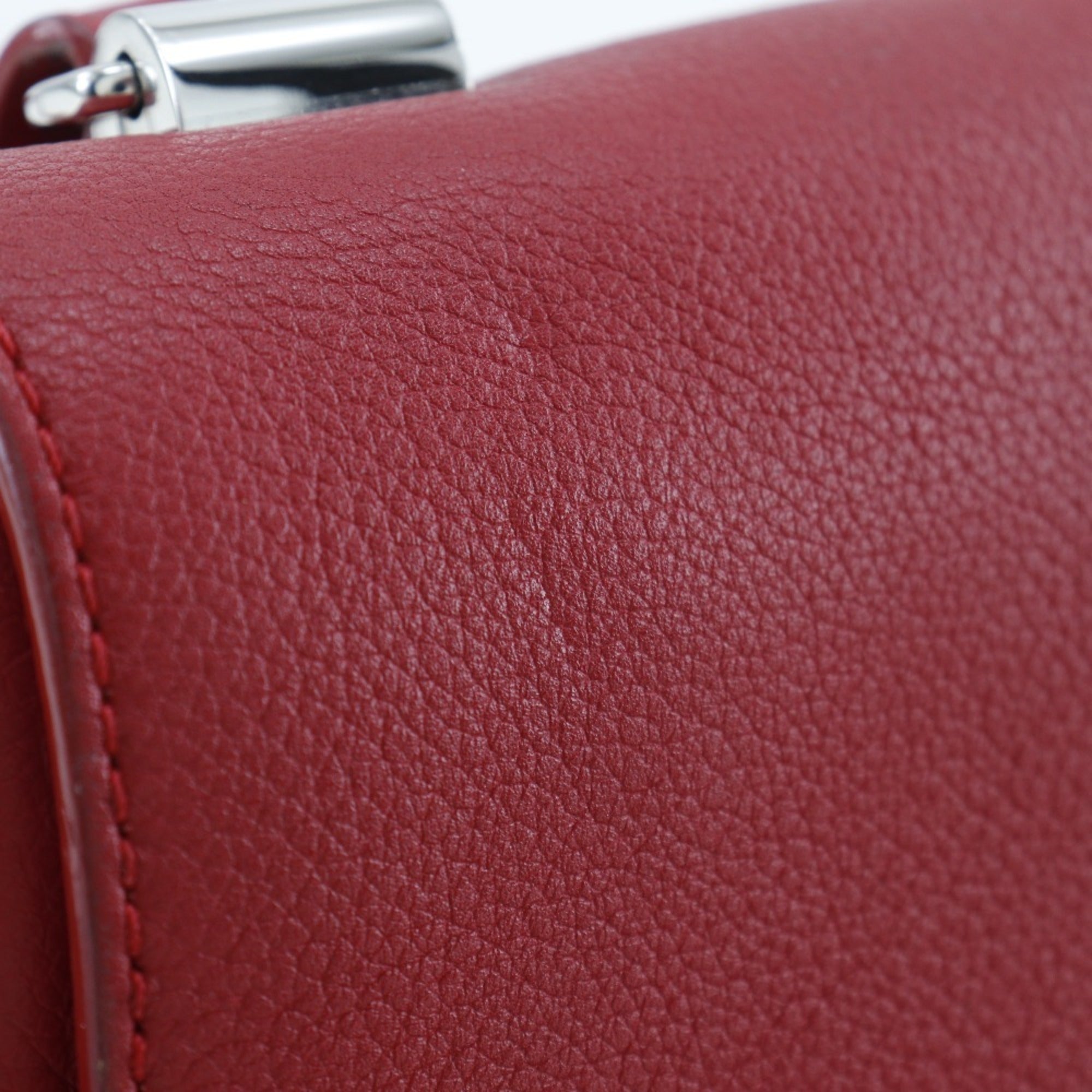 Louis Vuitton Red Color Ruby Leather Shoulder Bag (Pre-Owned)