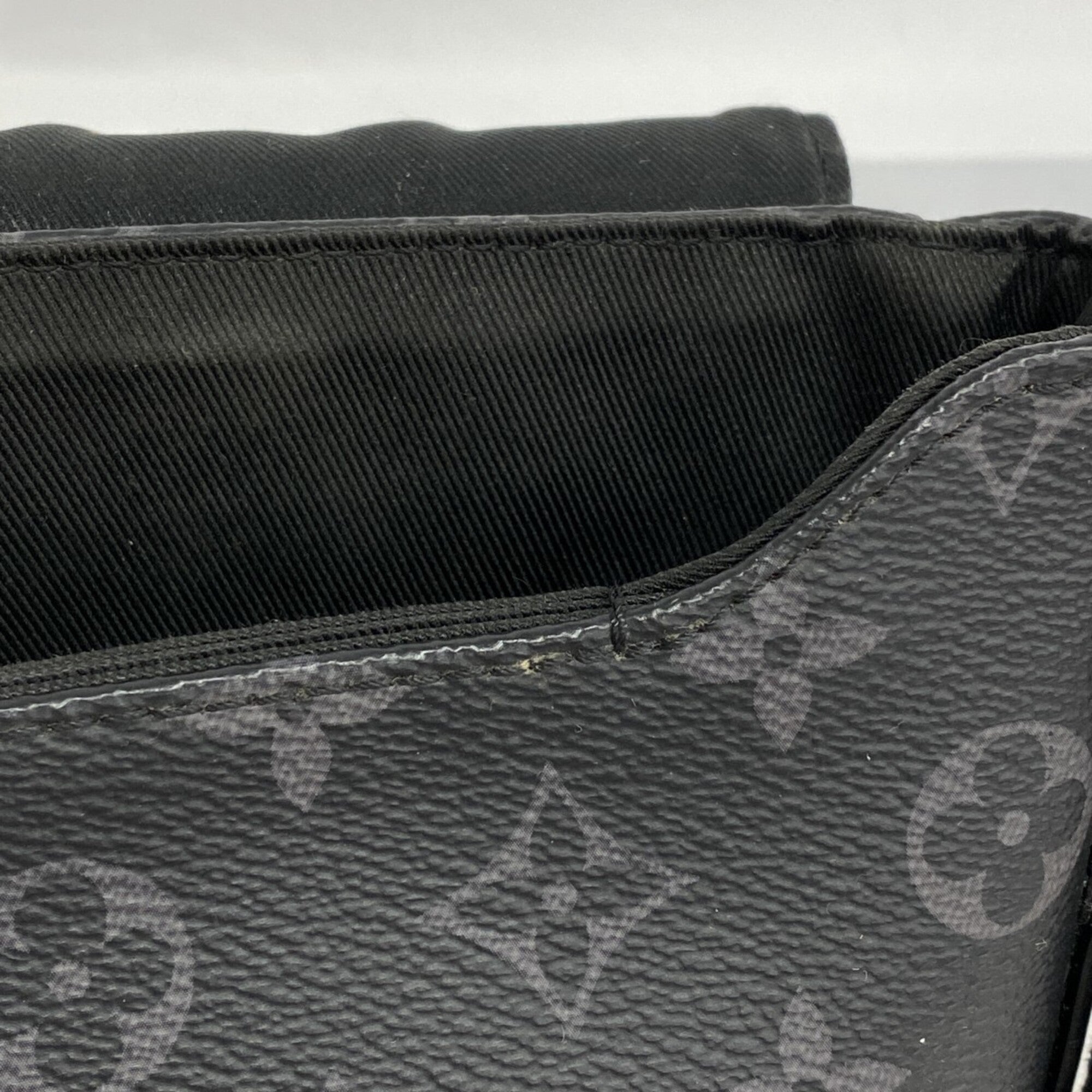 Louis Vuitton Black Shoulder Bag (Pre-Owned)