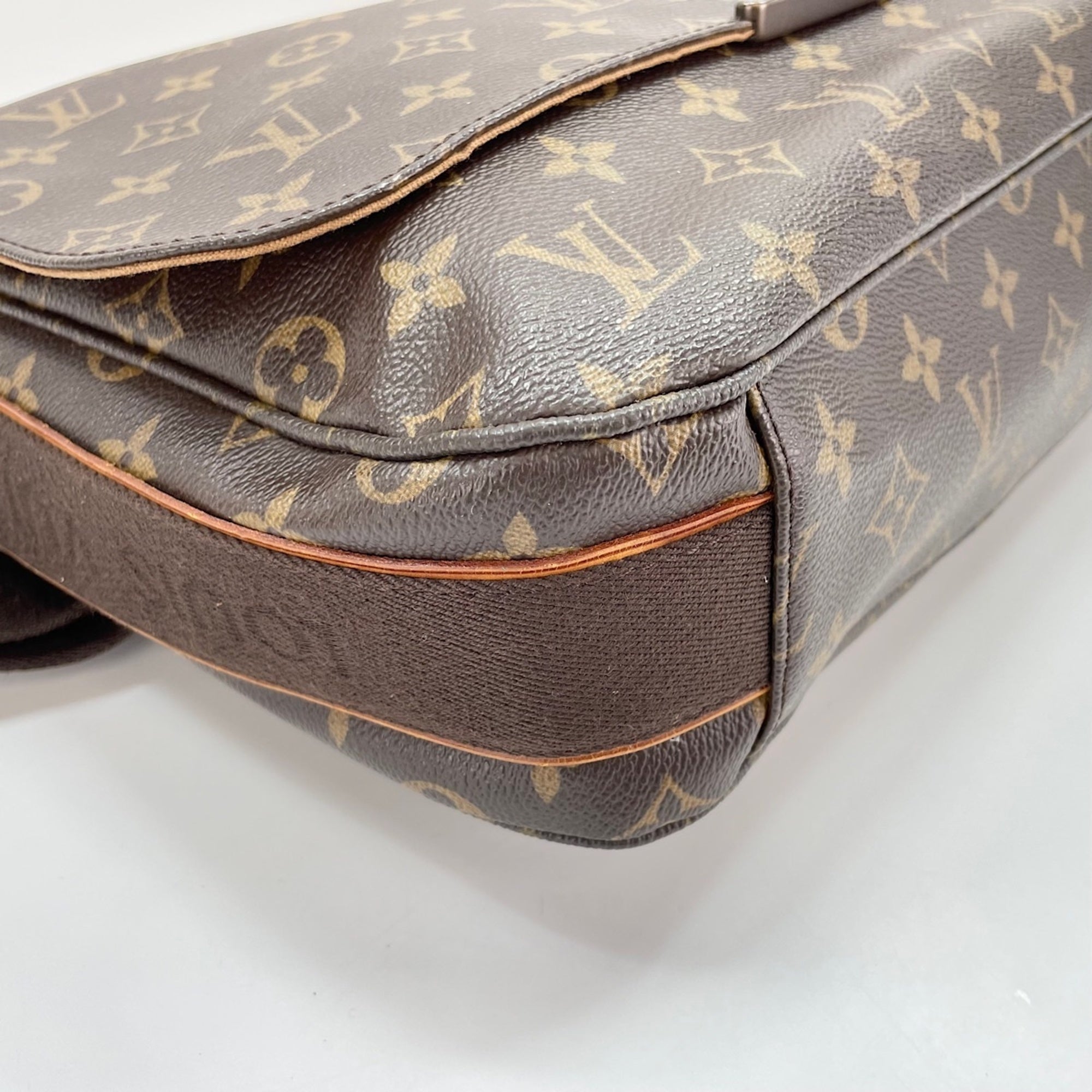 Louis Vuitton Brown Messenger Bag (Pre-Owned)