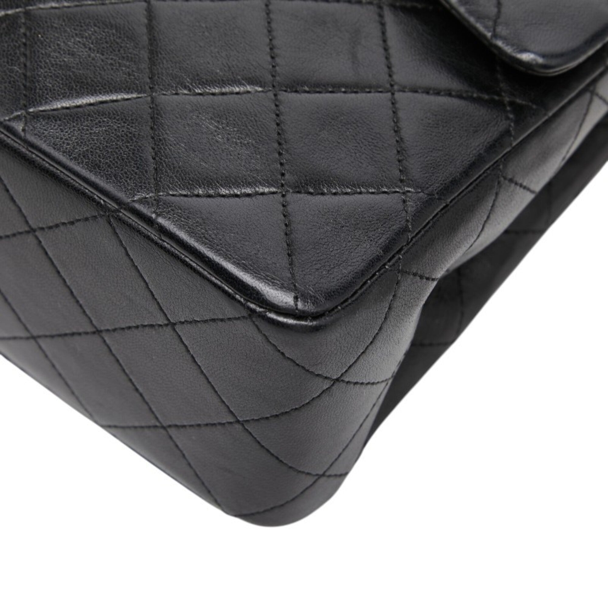 Chanel Black Leather Shoulder Bag (Pre-Owned)