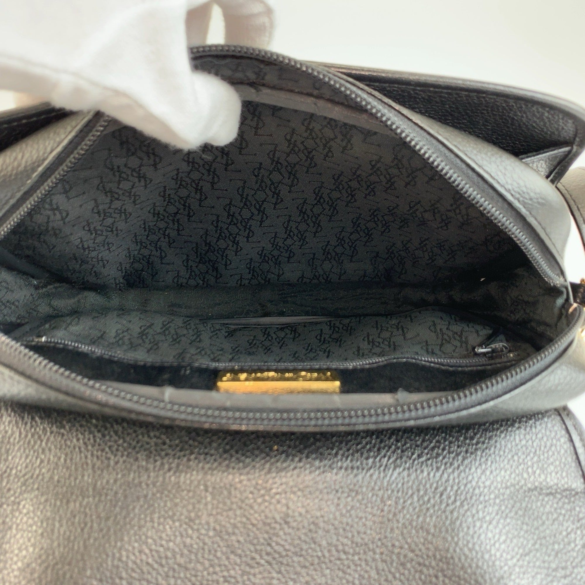 Yves Saint Laurent Black Leather Pochette Shoulder Bag (Pre-Owned)