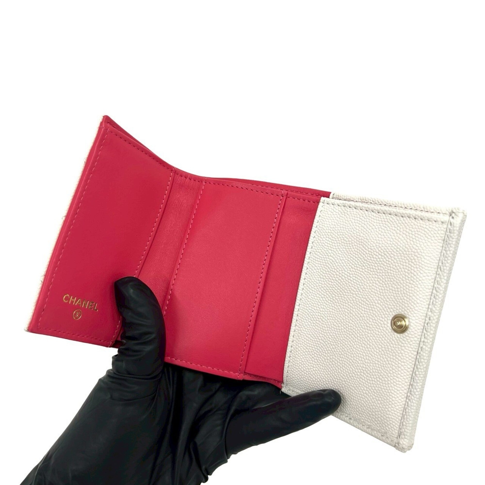 Chanel White Grained Calfskin Wallet (Tri-Fold) (Pre-Owned)