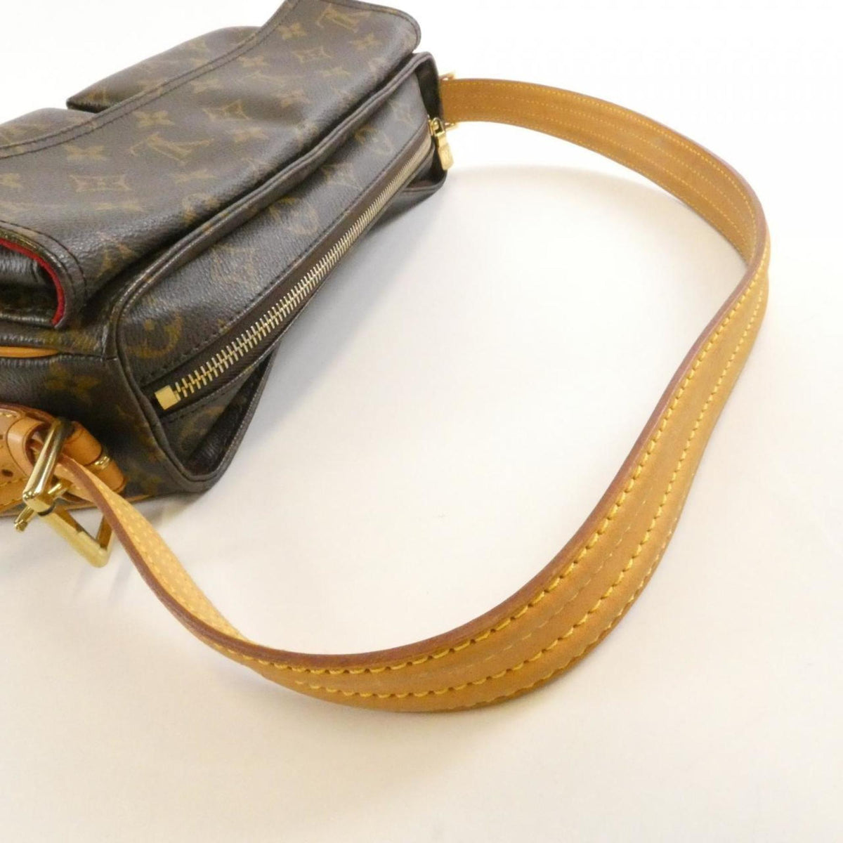 Louis Vuitton Marron Coated Canvas Shoulder Bag (Pre-Owned)