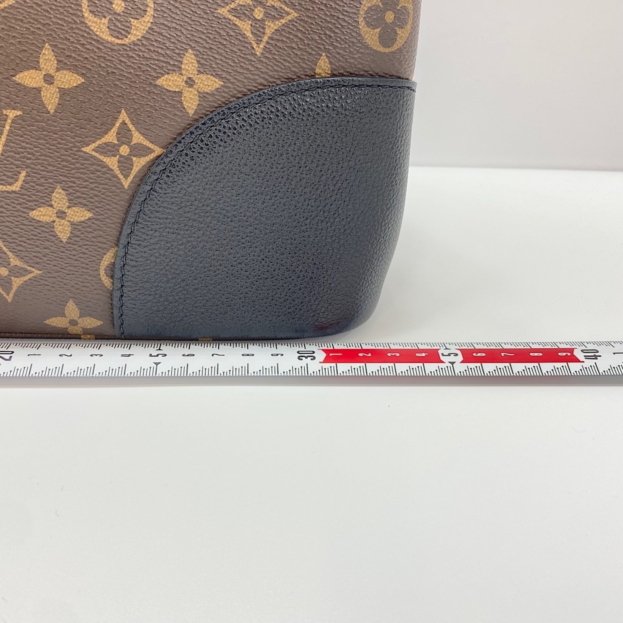 Louis Vuitton Brown Handbag (Pre-Owned)