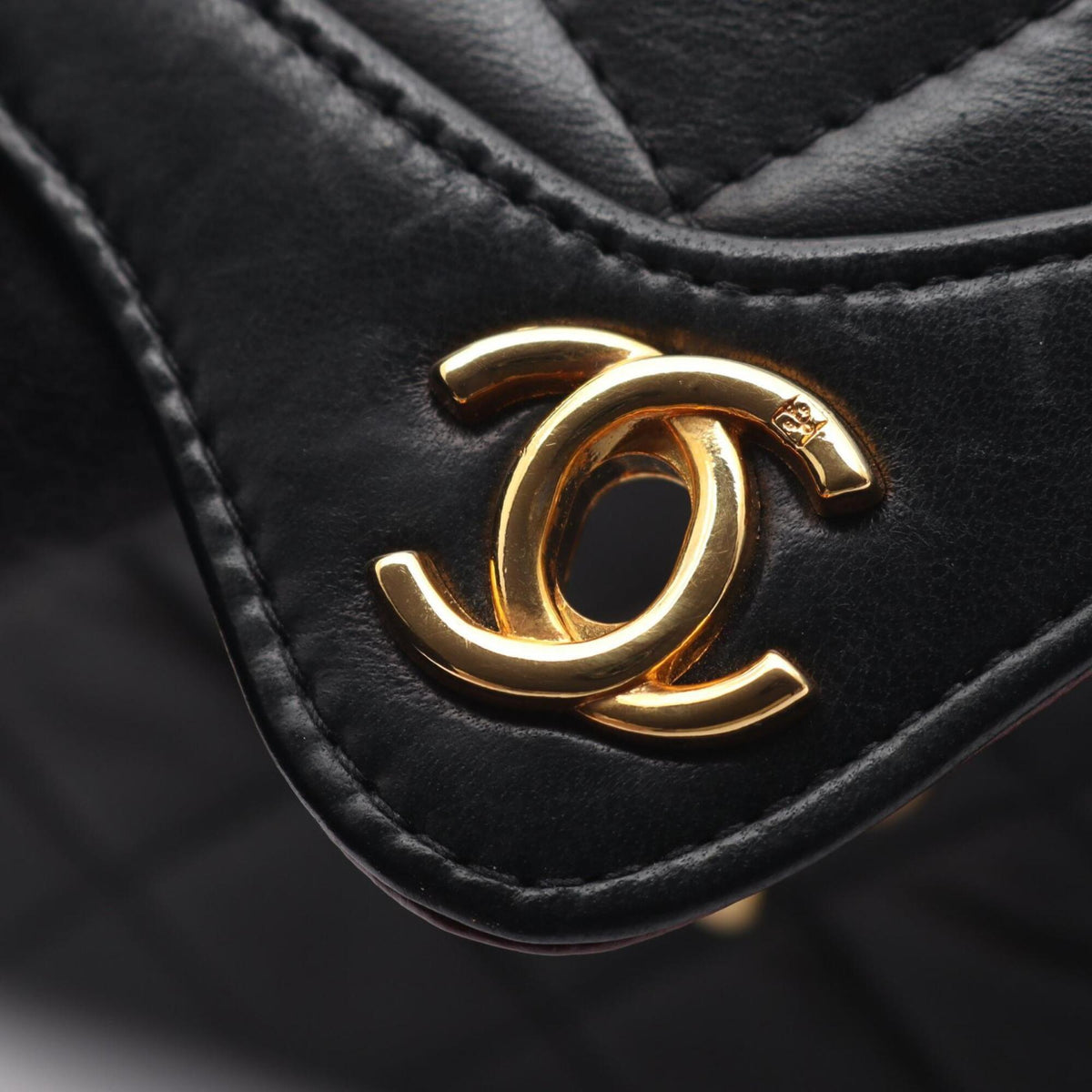 Chanel Black Leather Handbag Shoulder Bag (Pre-Owned)