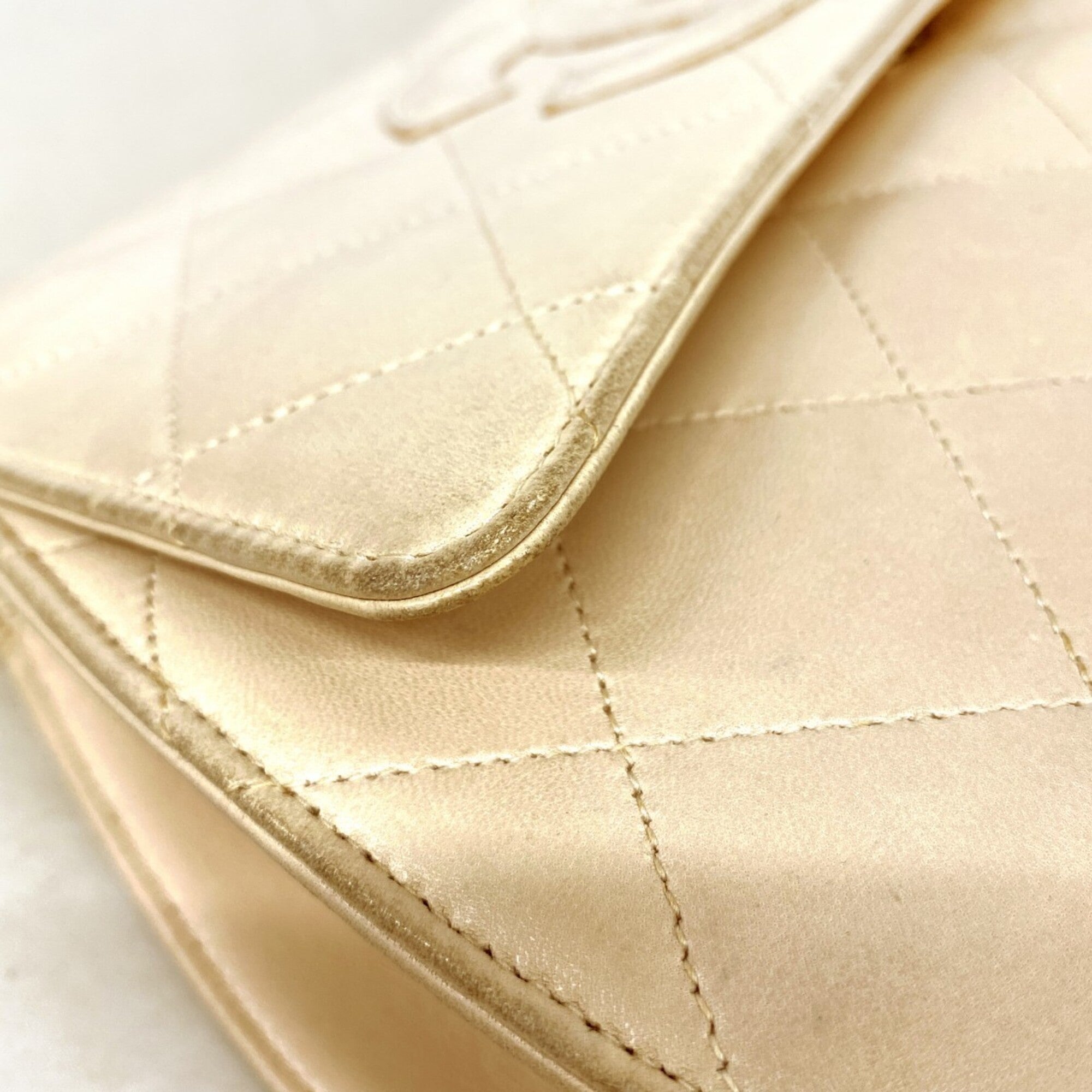 Chanel Ivory Leather Handbag (Pre-Owned)
