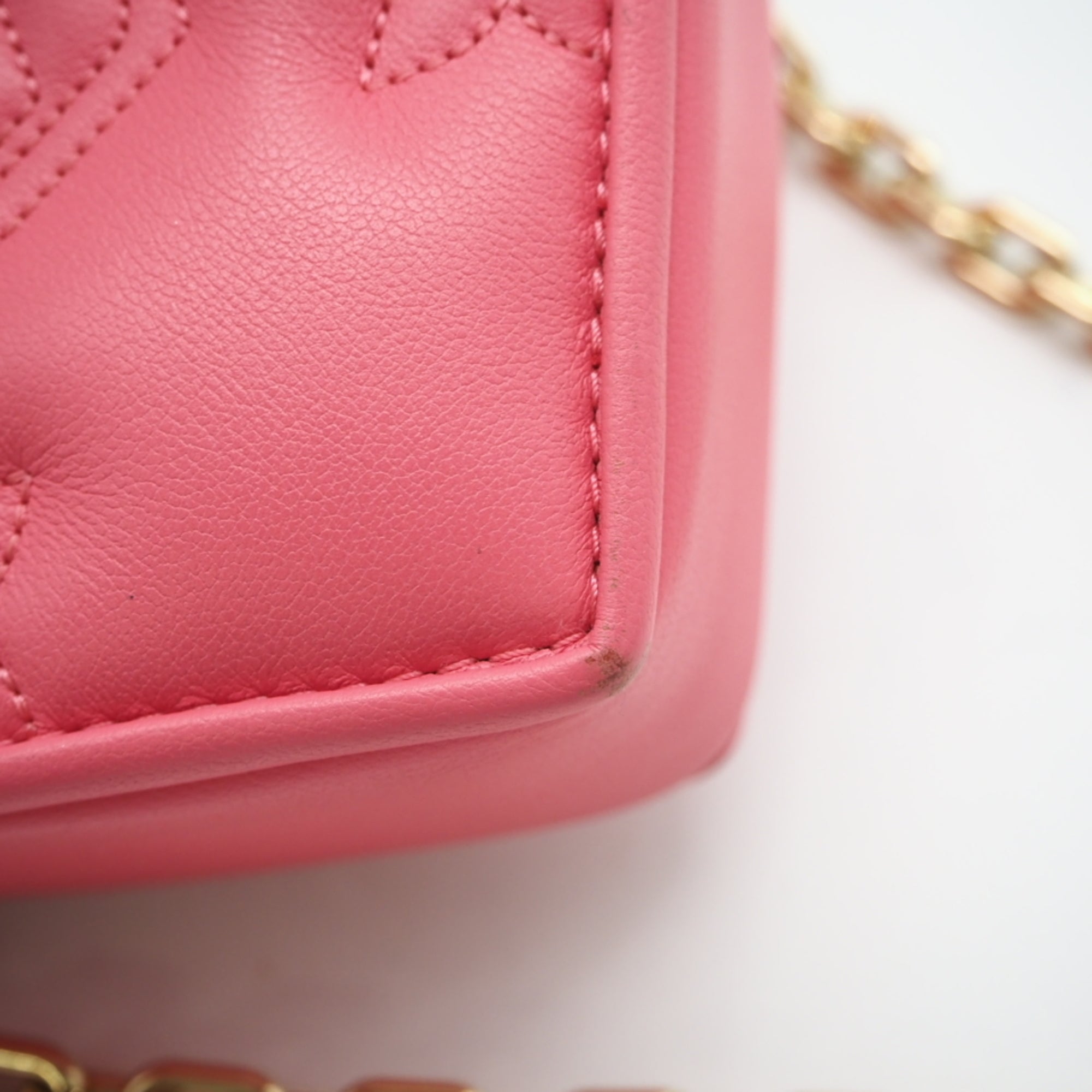 Louis Vuitton Pink Leather Shoulder Bag (Pre-Owned)