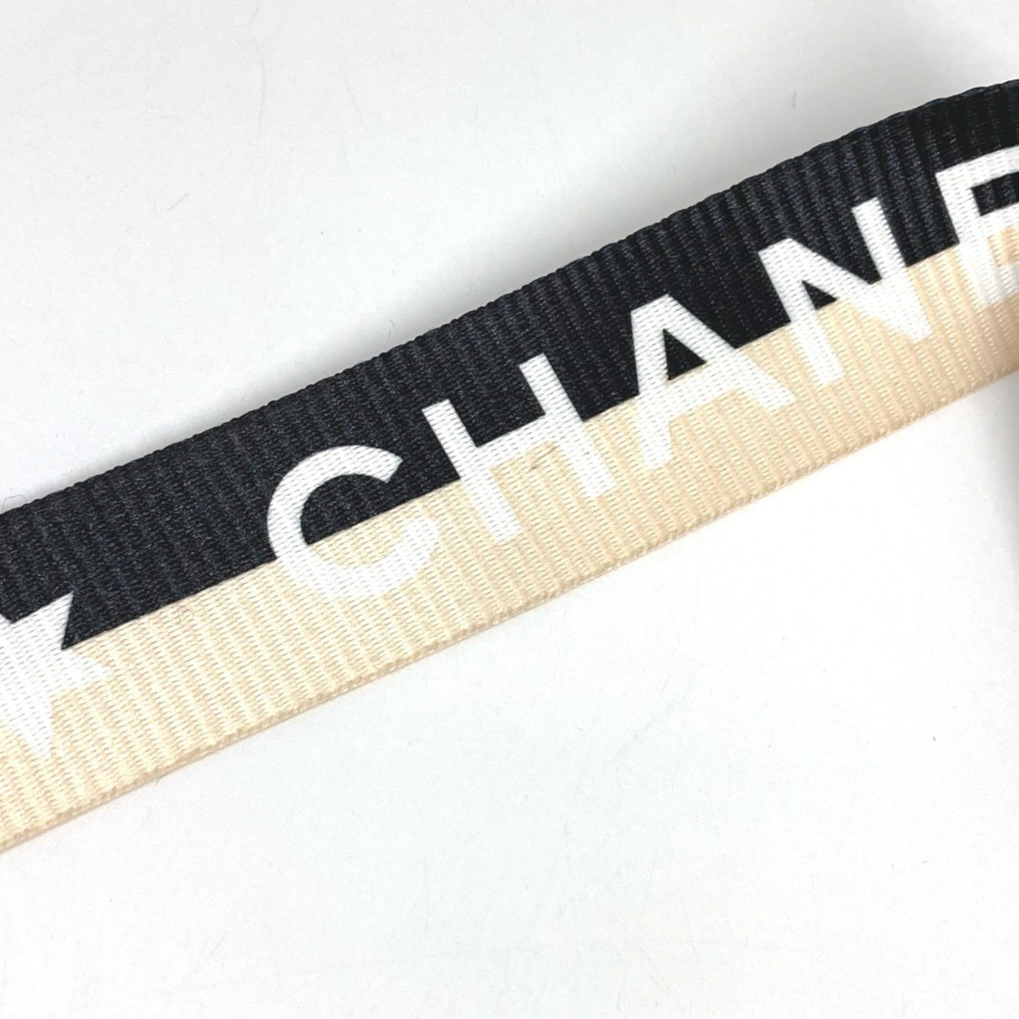 Chanel Chocolate Bar Black White Leather Pochette Shoulder Bag (Pre-Owned)