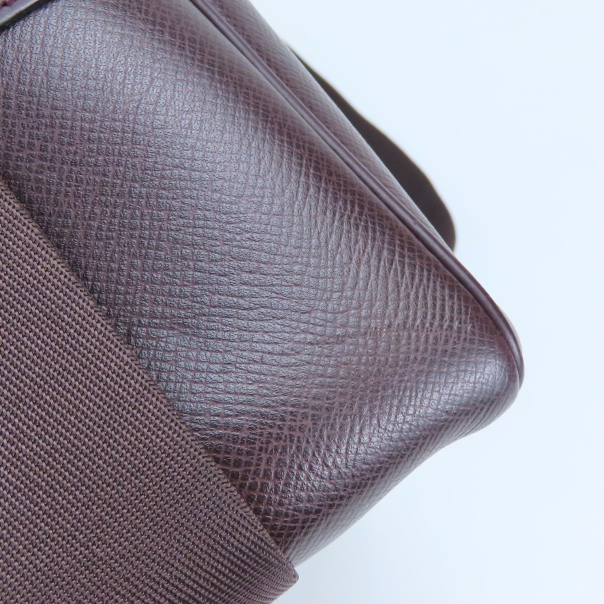 Louis Vuitton Acajou Galle Taiga Leather Shoulder Bag (Pre-Owned)