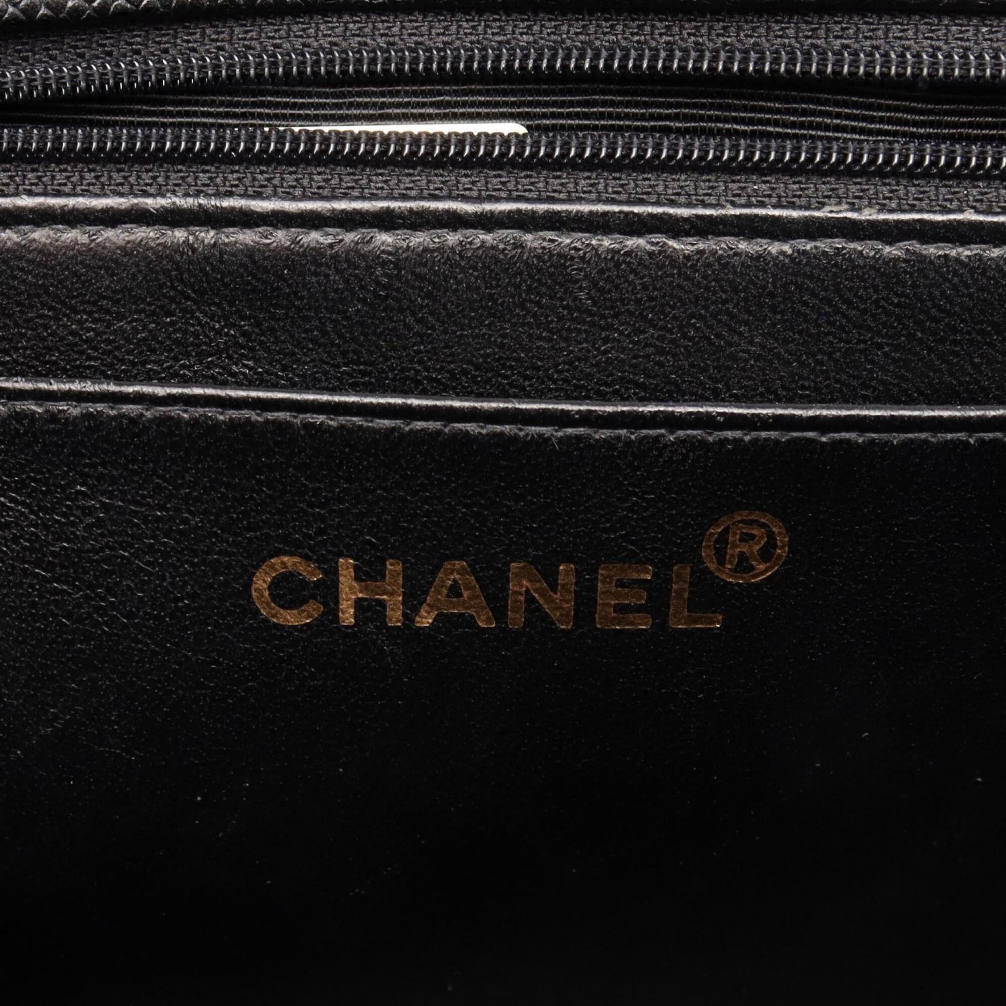 Chanel Black Grained Calfskin Handbag Shoulder Bag (Pre-Owned)
