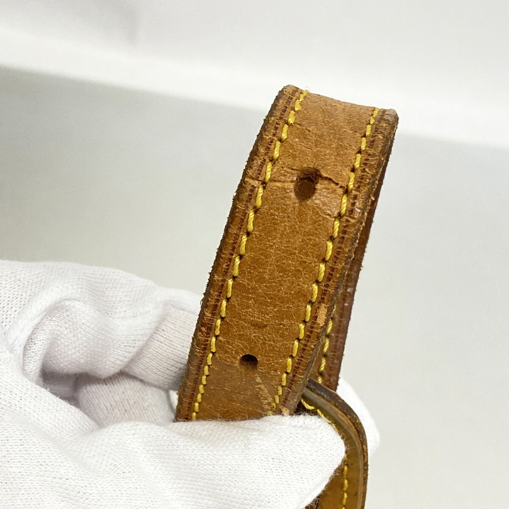 Louis Vuitton Brown Shoulder Bag (Pre-Owned)