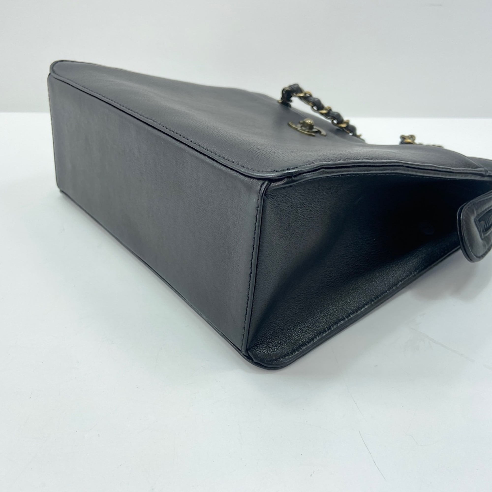 Chanel Black Handbag (Pre-Owned)
