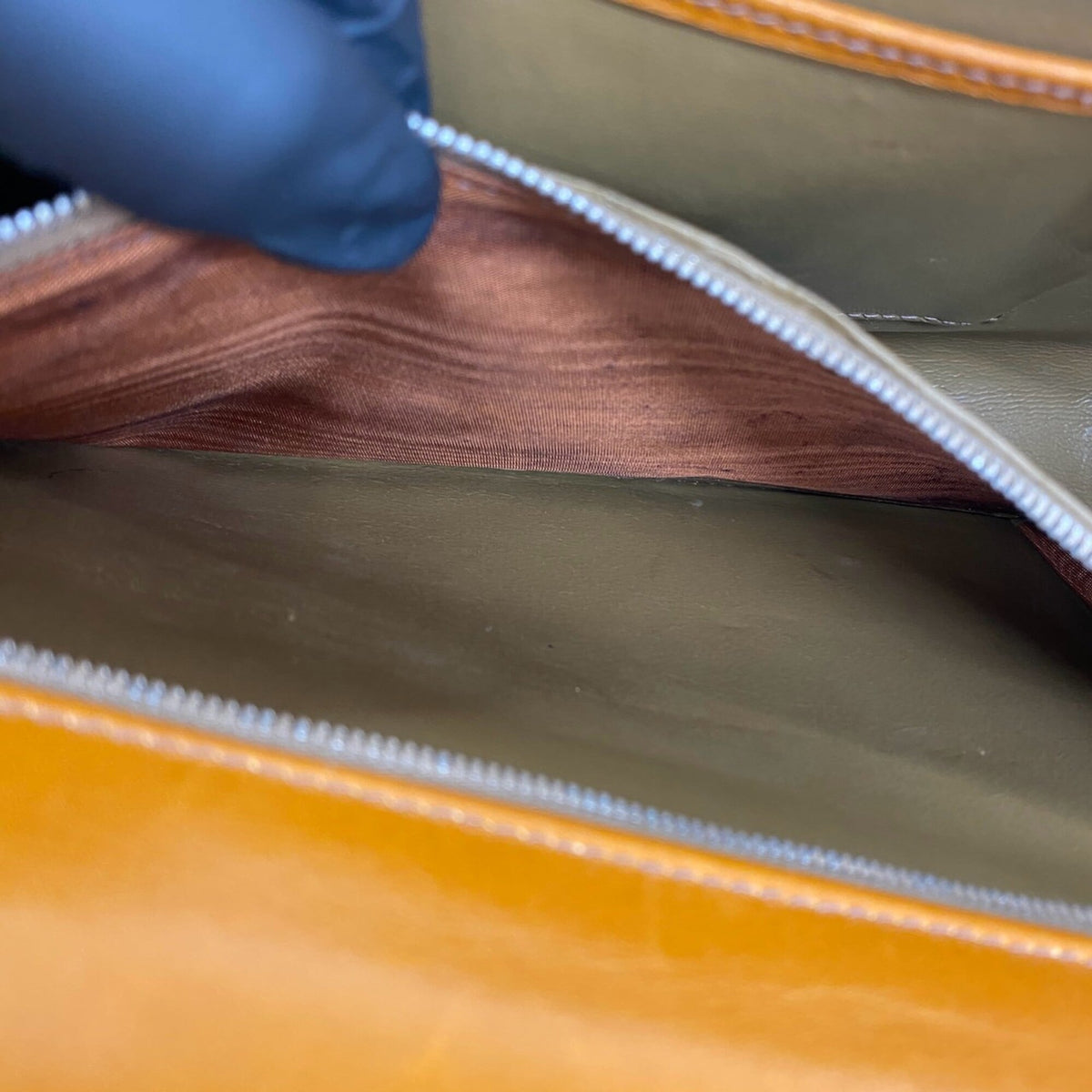 Gucci Brown Leather Shoulder Bag (Pre-Owned)