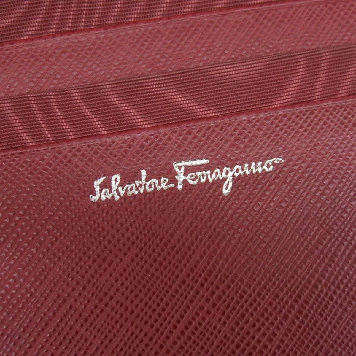 Salvatore Ferragamo Red Color Leather Wallet (Bi-Fold) (Pre-Owned)