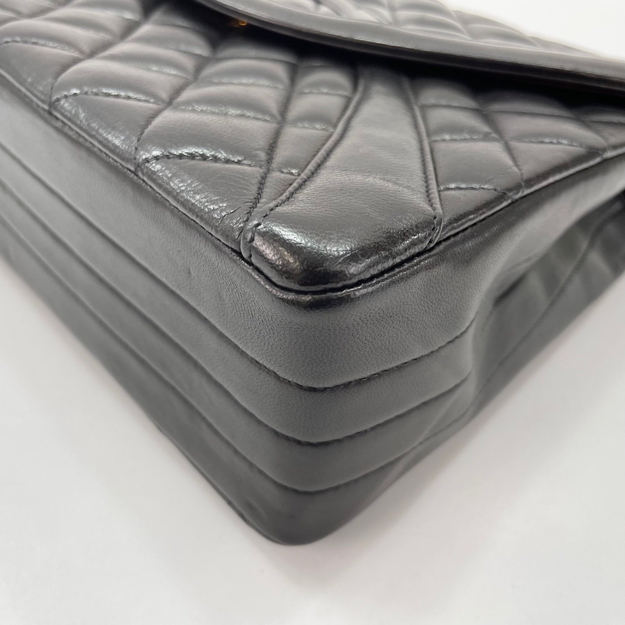 Chanel Black Shoulder Bag (Pre-Owned)