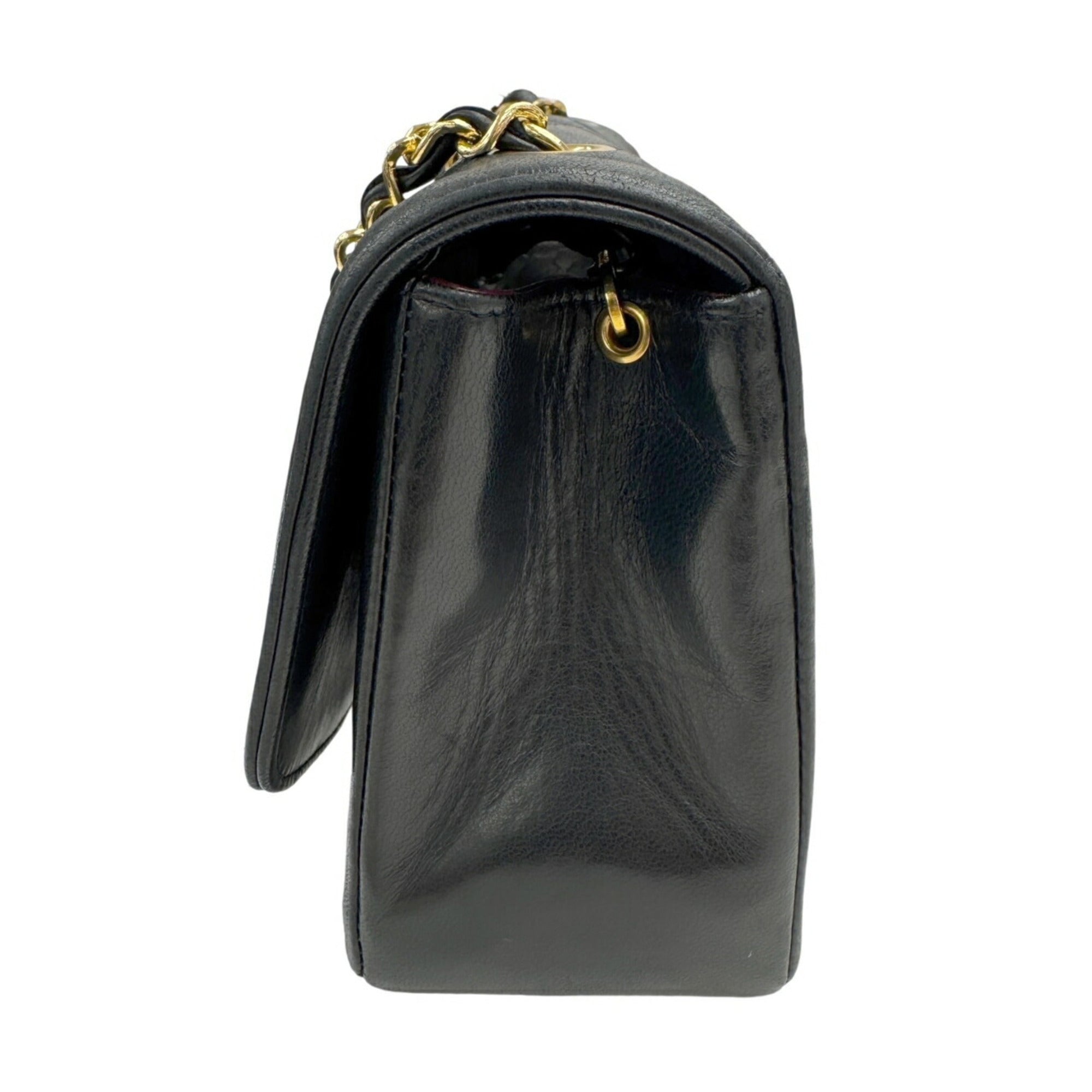 Chanel Matelasse Black Leather Shoulder Bag (Pre-Owned)