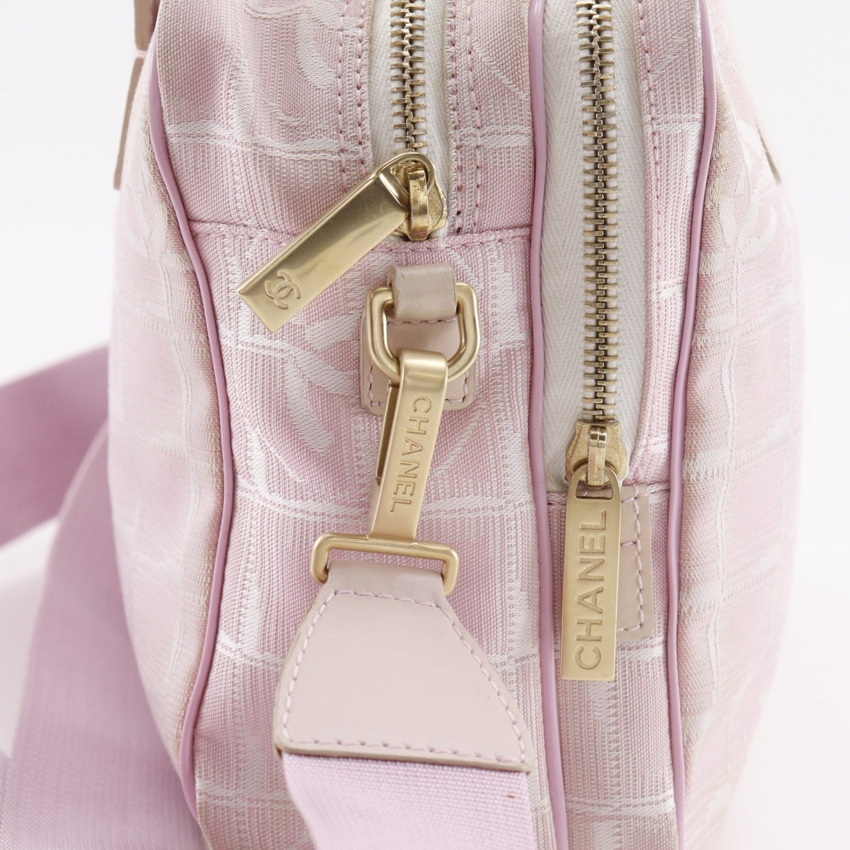 Chanel New Travel Line Pink Nylon Canvas Handbag (Pre-Owned)