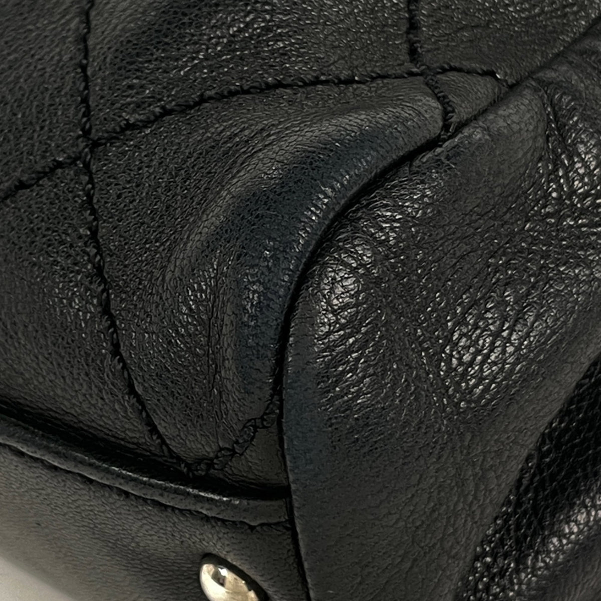 Chanel Matelasse Black Leather Shoulder Bag (Pre-Owned)