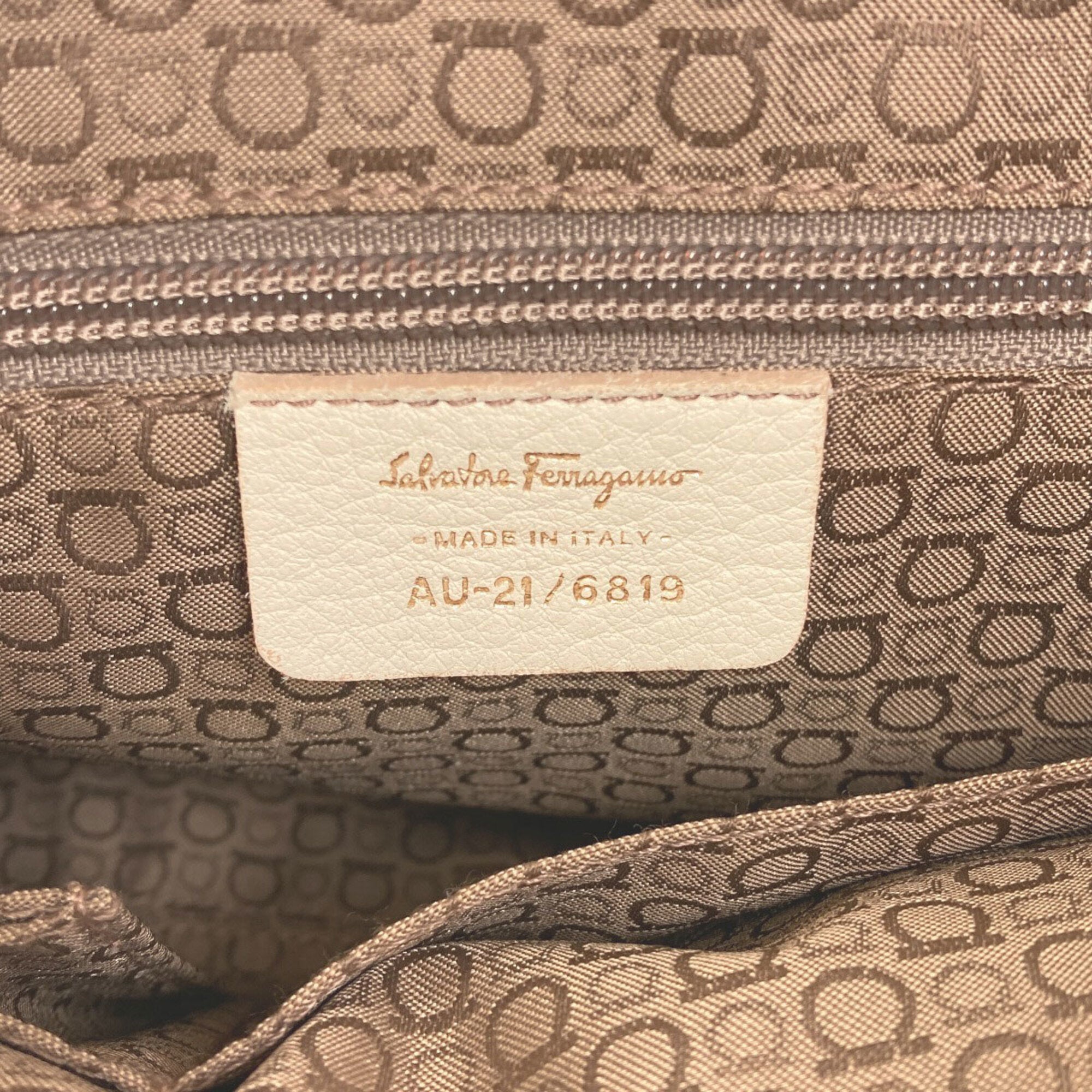 Salvatore Ferragamo White Leather Tote Bag (Pre-Owned)