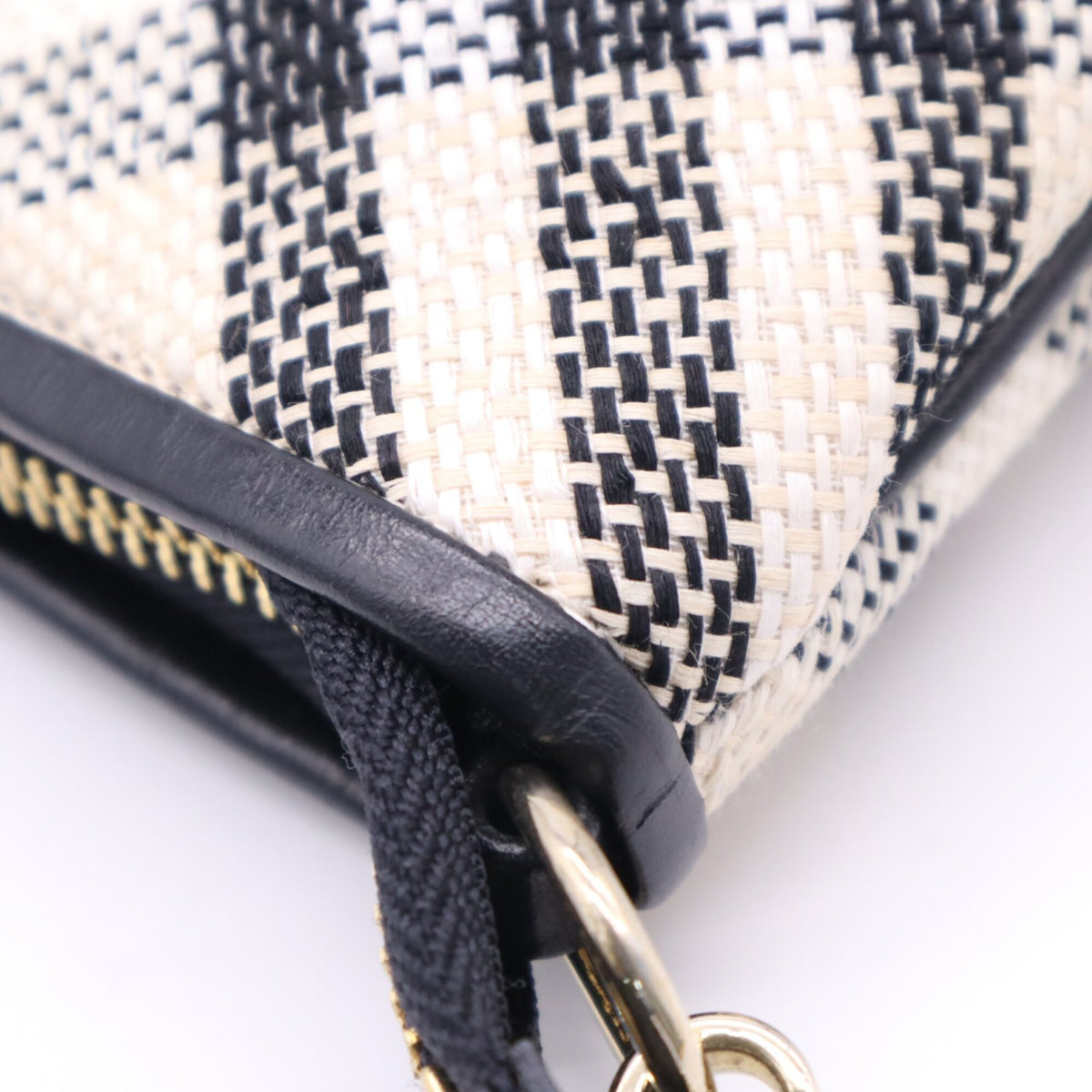 Burberry Beige White Handbag (Pre-Owned)