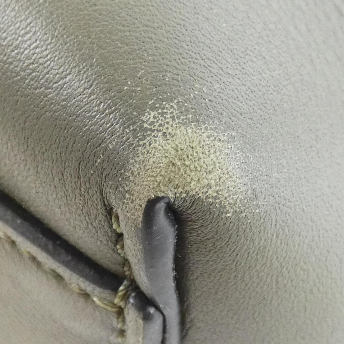 Loewe Khaki Leather Handbag (Pre-Owned)