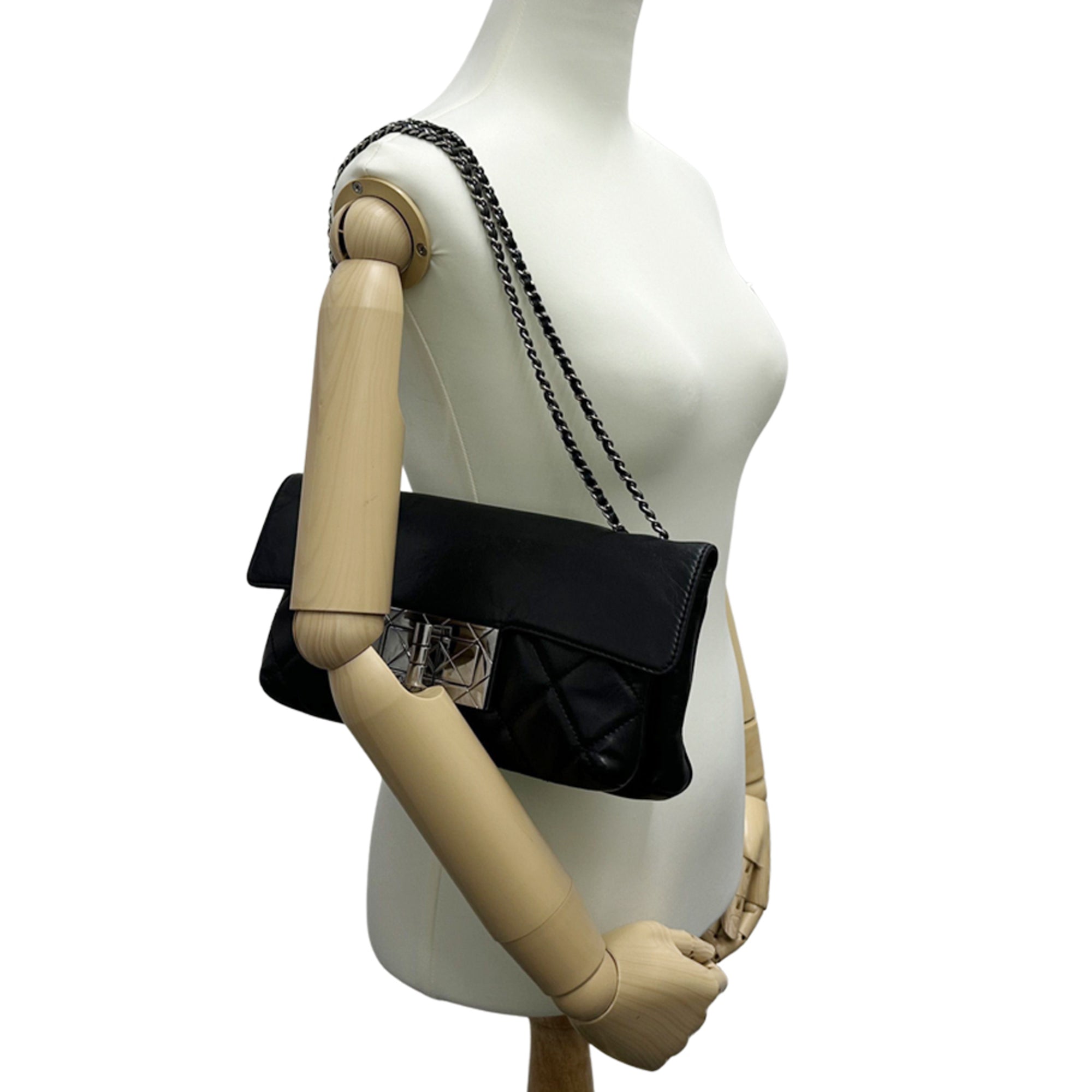 Chanel Black Leather Handbag Shoulder Bag (Pre-Owned)