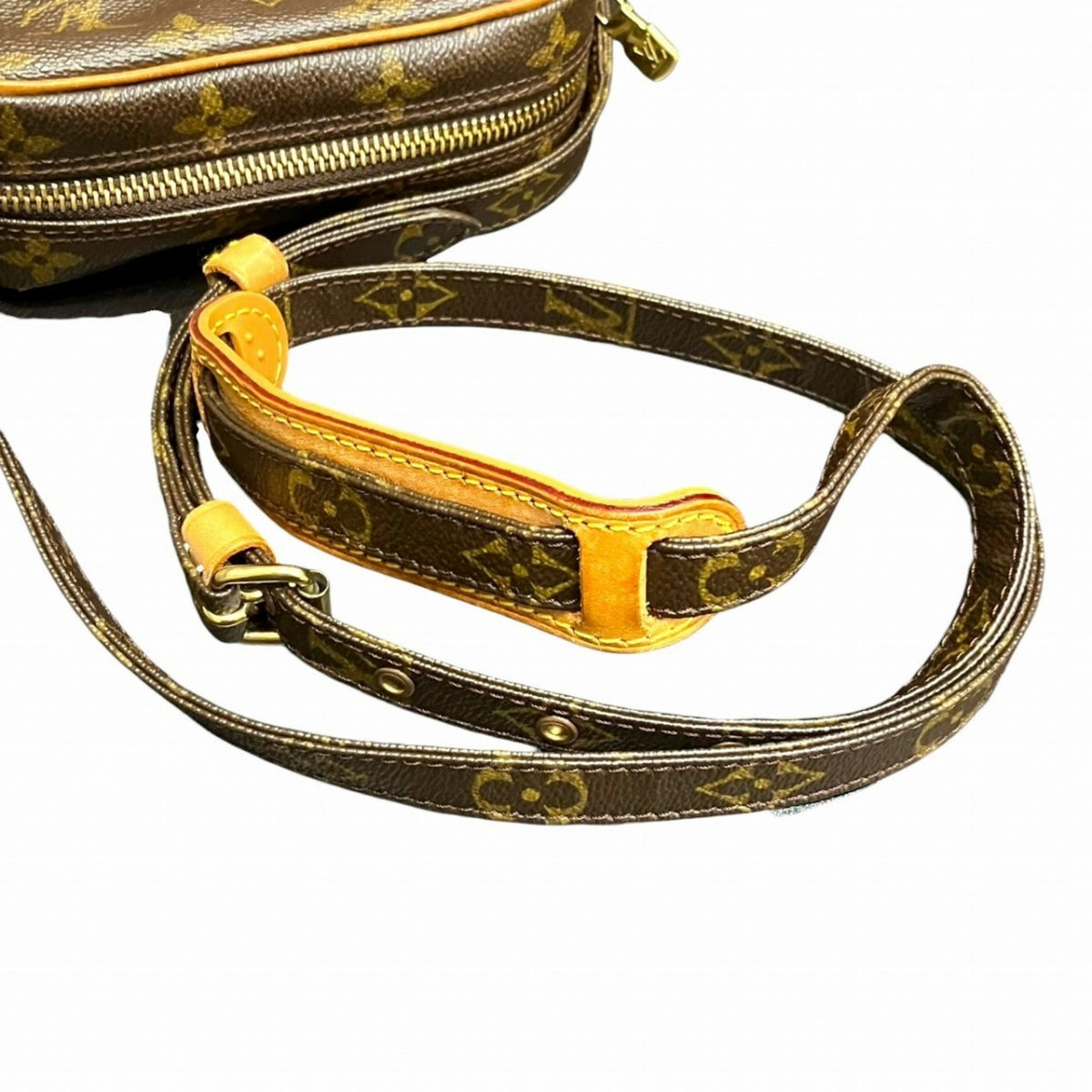 Louis Vuitton Brown Coated Canvas Shoulder Bag (Pre-Owned)