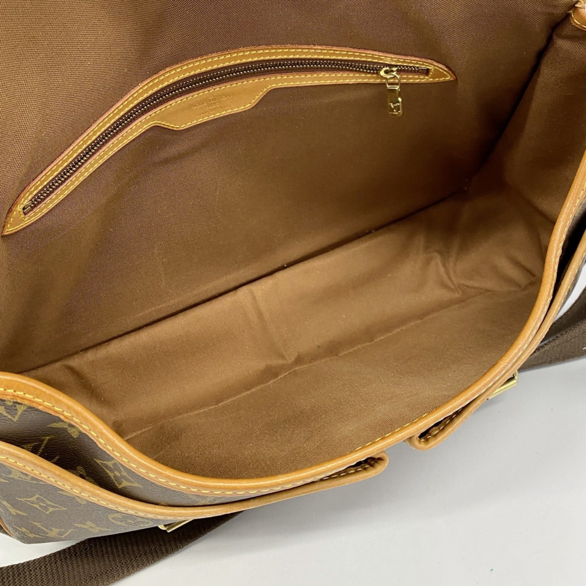Louis Vuitton Brown Shoulder Bag (Pre-Owned)