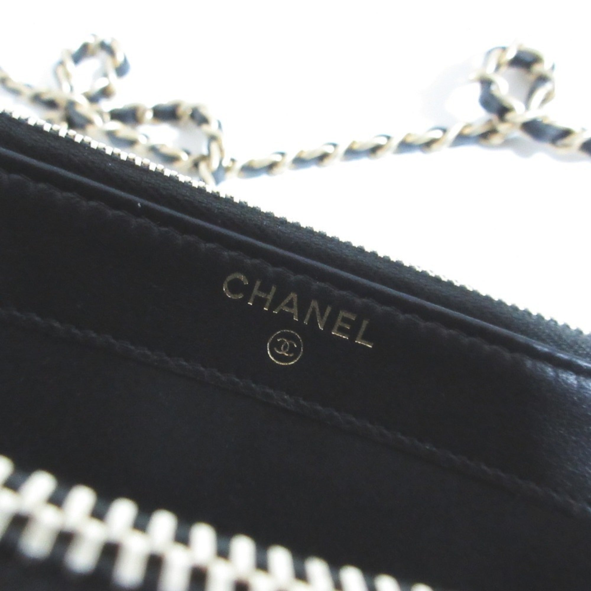 Chanel Black Grained Calfskin Shoulder Bag (Pre-Owned)