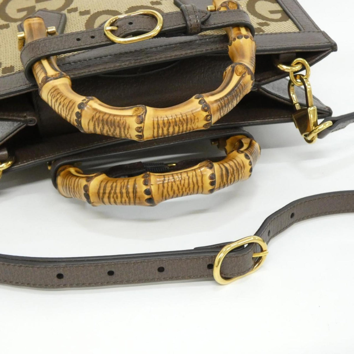 Gucci Gg Canvas Brown Camel Gg Canvas Leather Handbag (Pre-Owned)