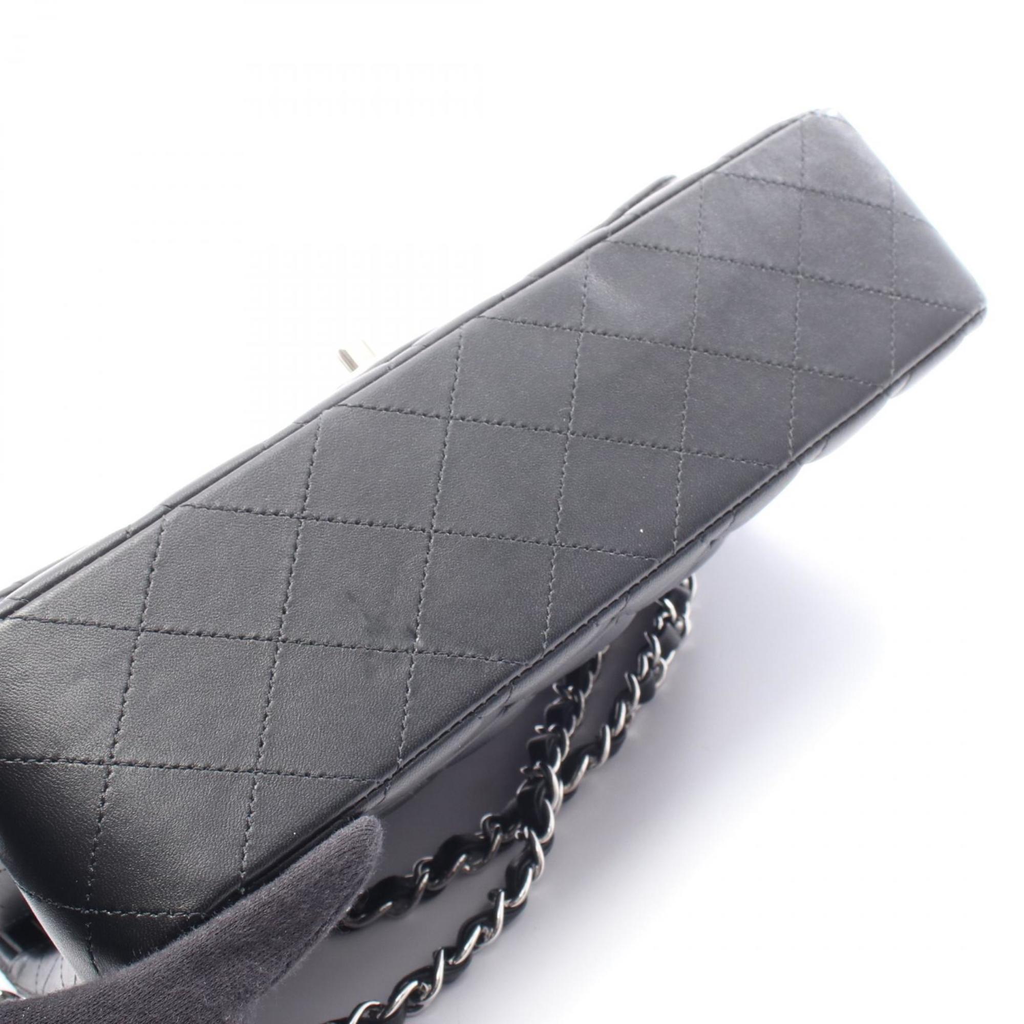 Chanel Black Leather Shoulder Bag (Pre-Owned)
