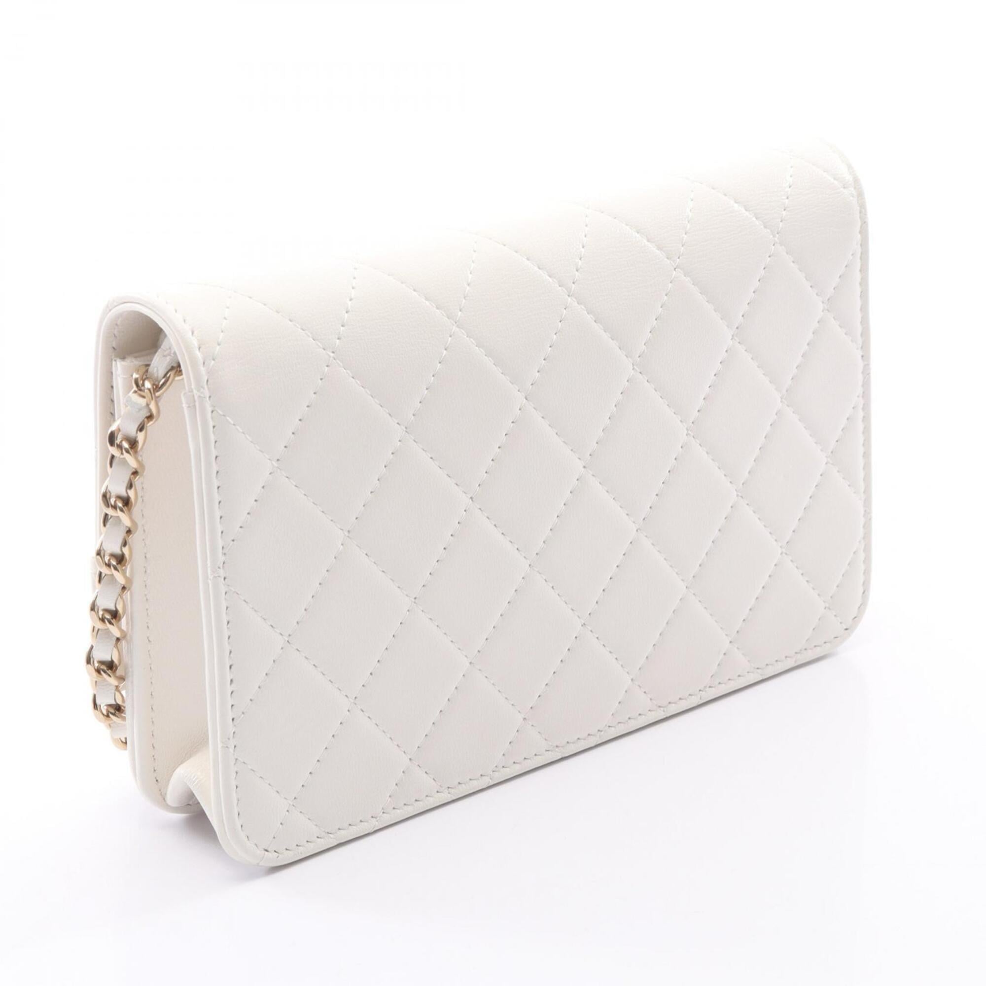 Chanel Matelasse White Leather Handbag Shoulder Bag (Pre-Owned)