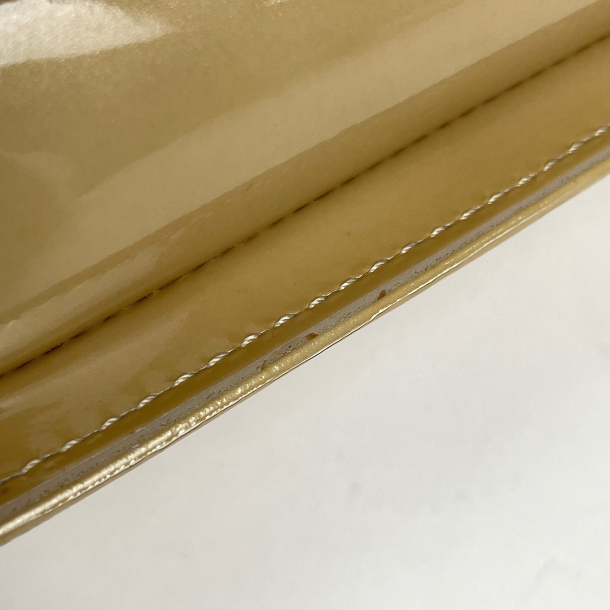 Louis Vuitton Beige Monogram Vernis Handbag Pouch (Pre-Owned)