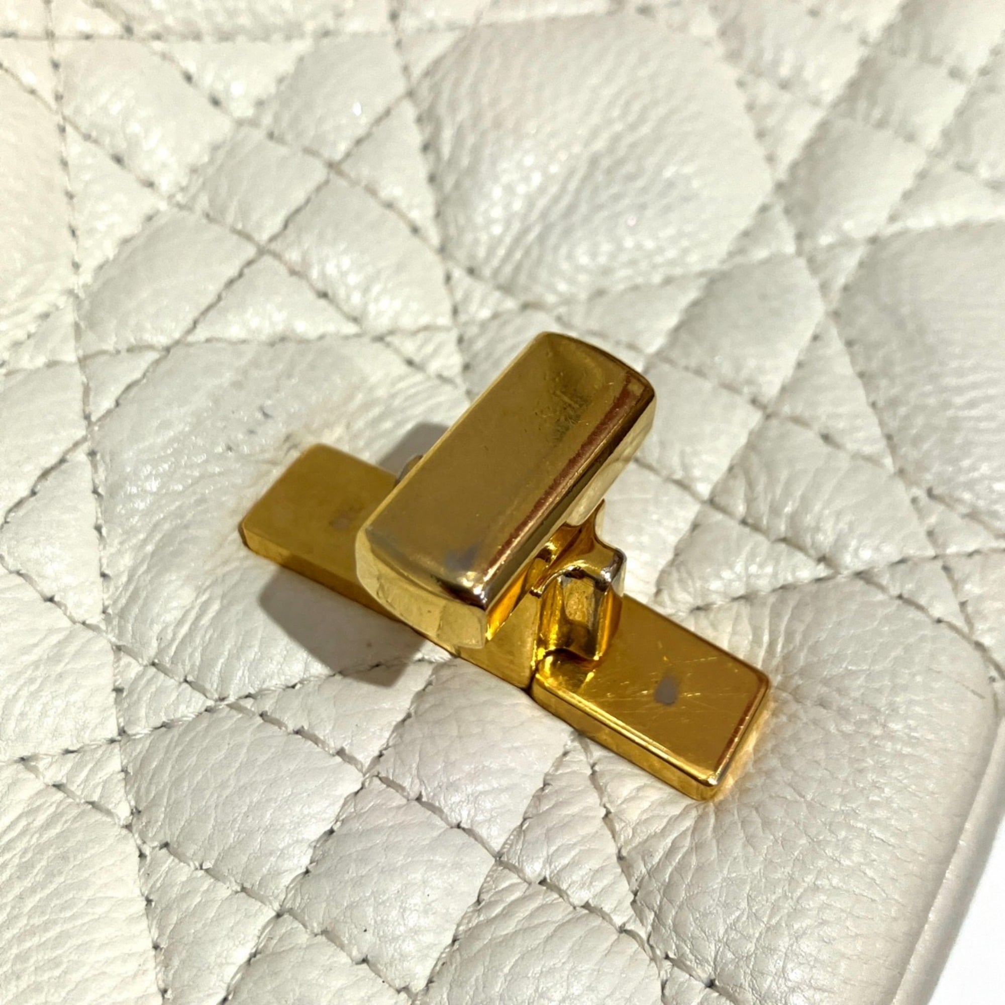 Christian Dior White Leather Shoulder Bag (Pre-Owned)