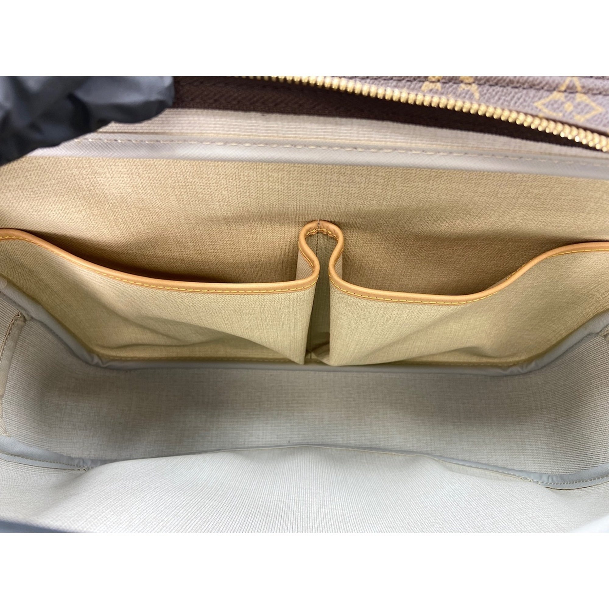 Louis Vuitton Brown Shoulder Bag (Pre-Owned)