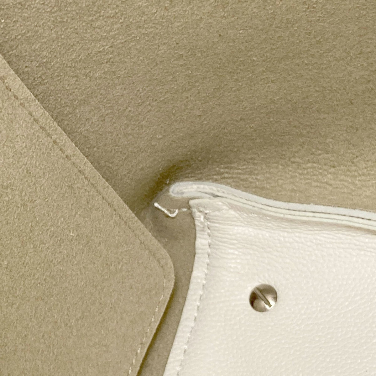 Tod's White Leather Tote Bag (Pre-Owned)