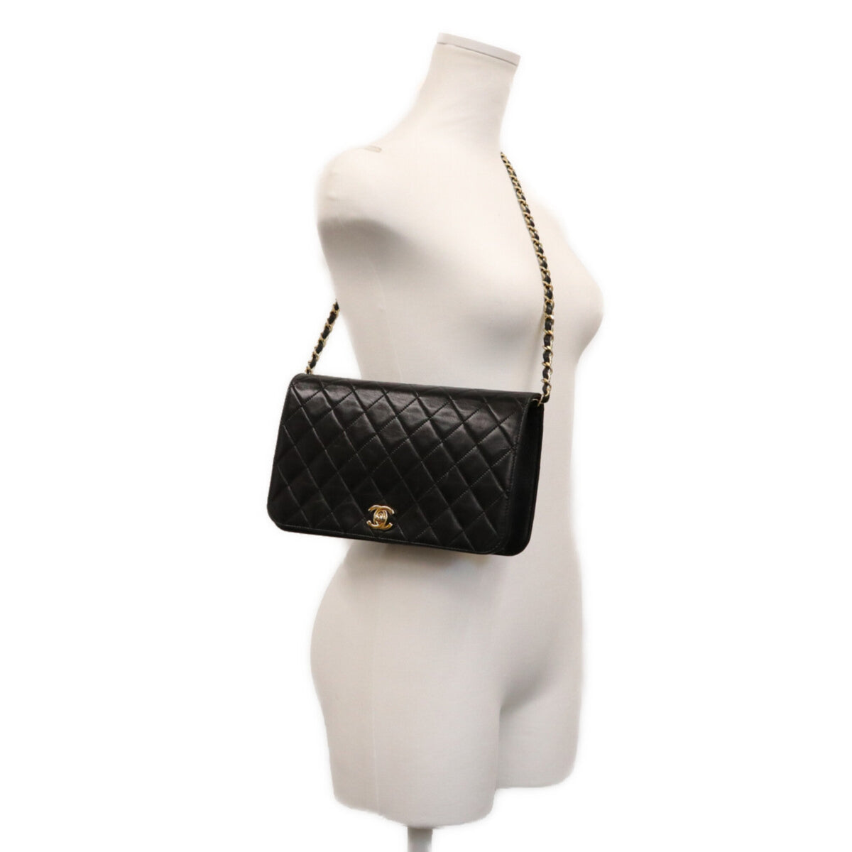 Chanel Black Leather Shoulder Bag (Pre-Owned)